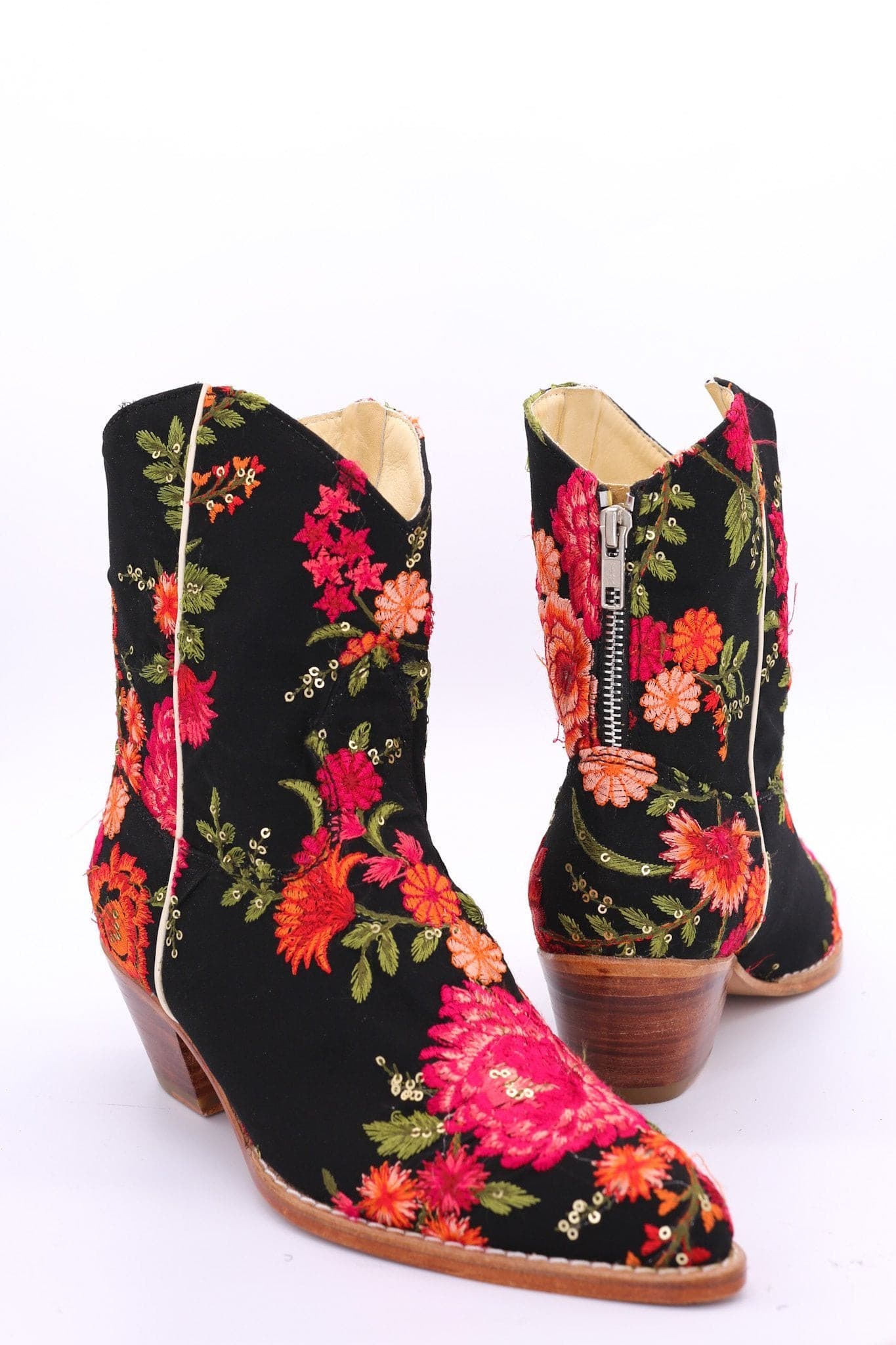 SHORT WESTERN BOOTS EMBROIDERED LEILA - MOMO STUDIO BERLIN - Berlin Concept Store - sustainable & ethical fashion