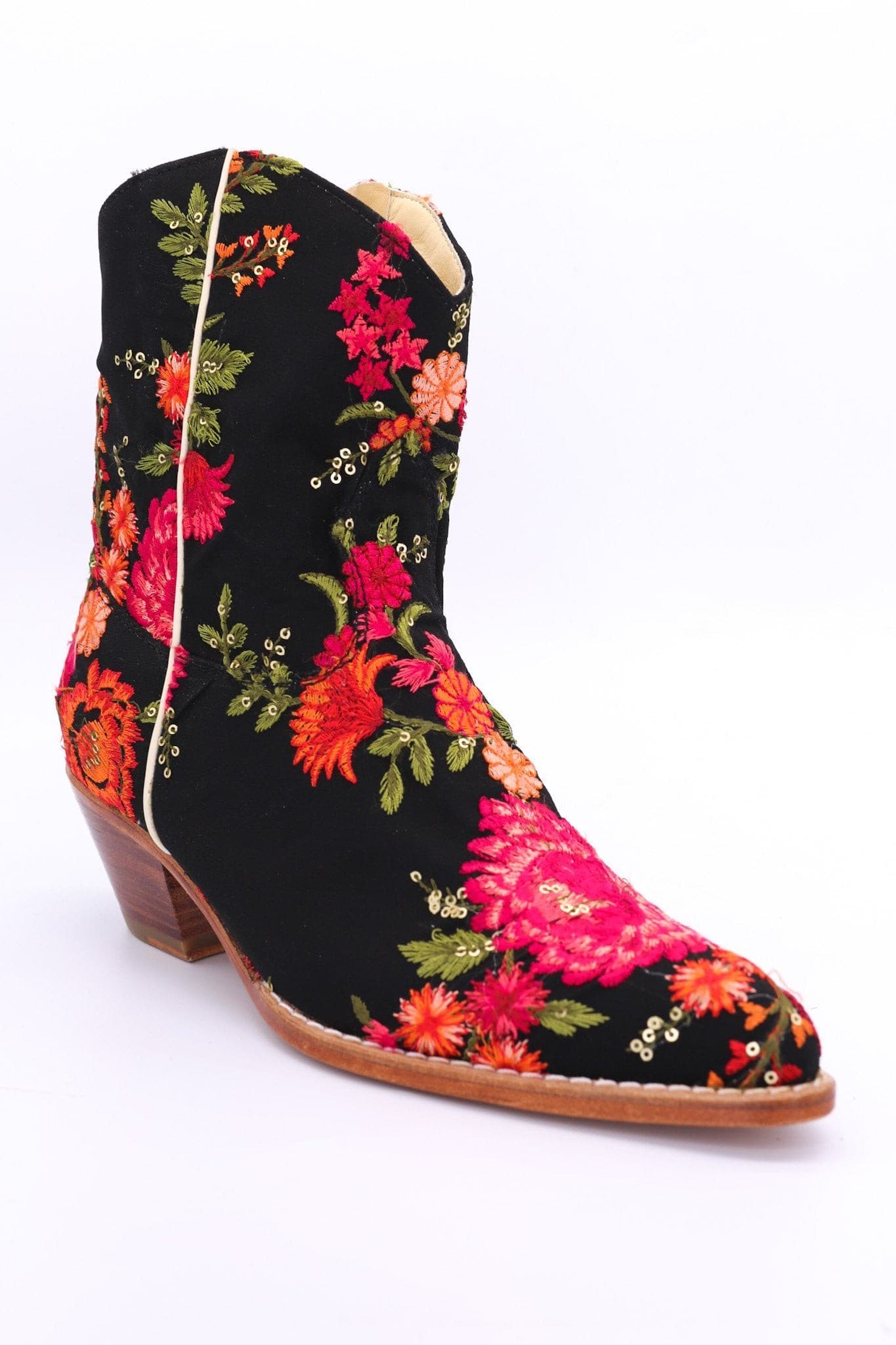 SHORT WESTERN BOOTS EMBROIDERED LEILA - MOMO STUDIO BERLIN - Berlin Concept Store - sustainable & ethical fashion