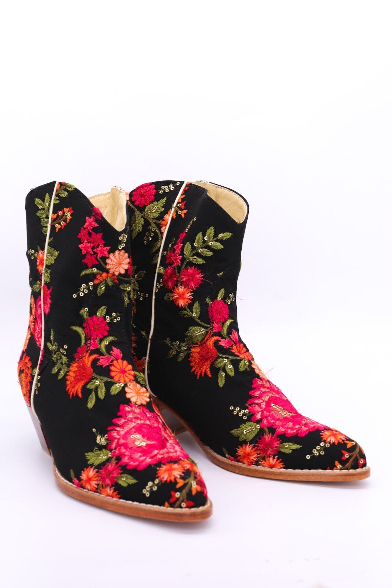 SHORT WESTERN BOOTS EMBROIDERED LEILA - MOMO STUDIO BERLIN - Berlin Concept Store - sustainable & ethical fashion