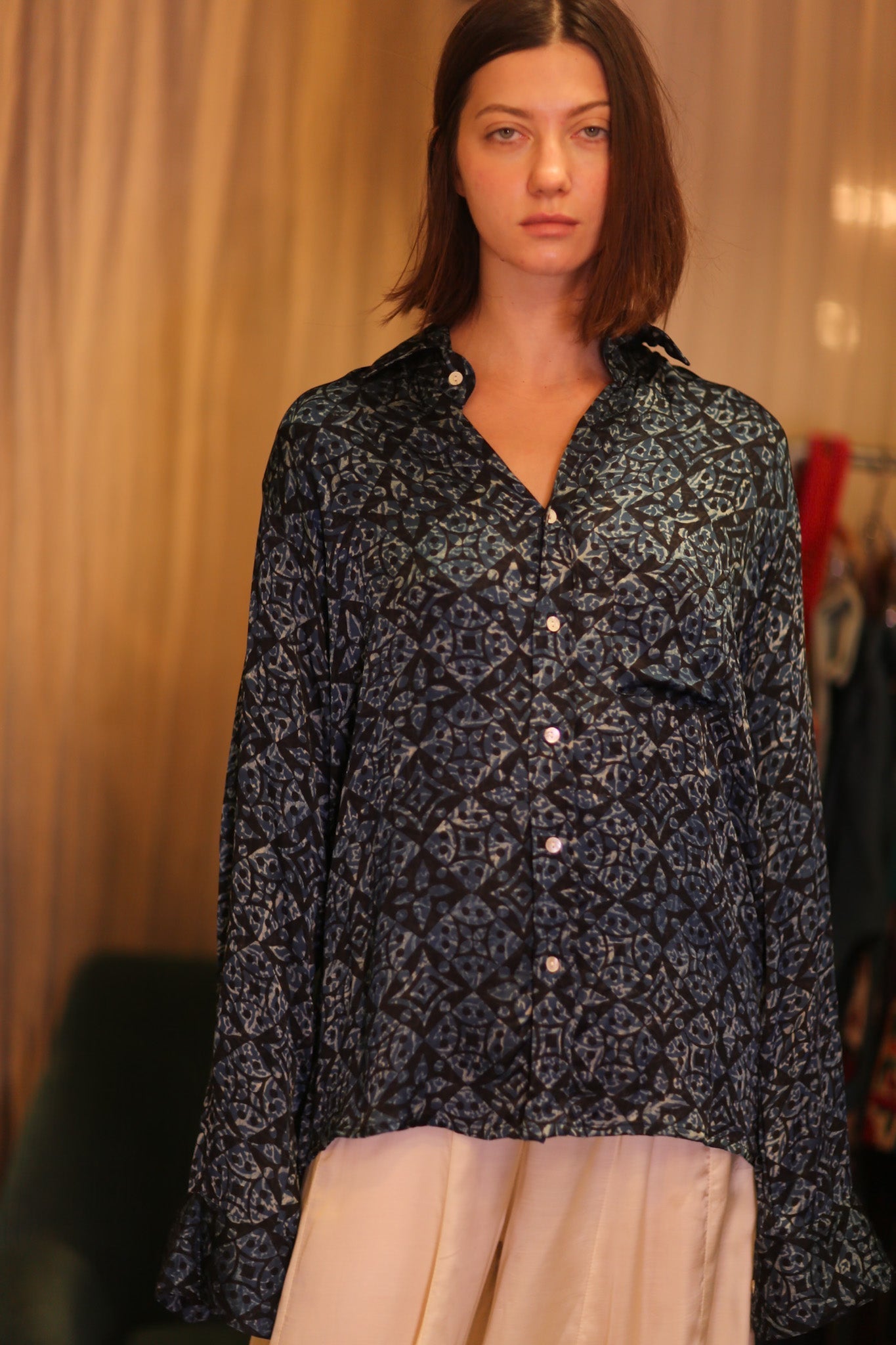 SILK BOYFRIEND SHIRT BILLIE HLAING - MOMO STUDIO BERLIN - Berlin Concept Store - sustainable & ethical fashion