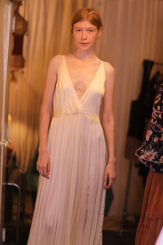 SILK DRESS LILY CREAM SOLID - MOMO STUDIO BERLIN - Berlin Concept Store - sustainable & ethical fashion