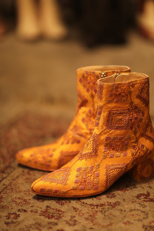 SILK EMBROIDERED BOOTS KINDRA - MOMO STUDIO BERLIN - Berlin Concept Store - sustainable & ethical fashion