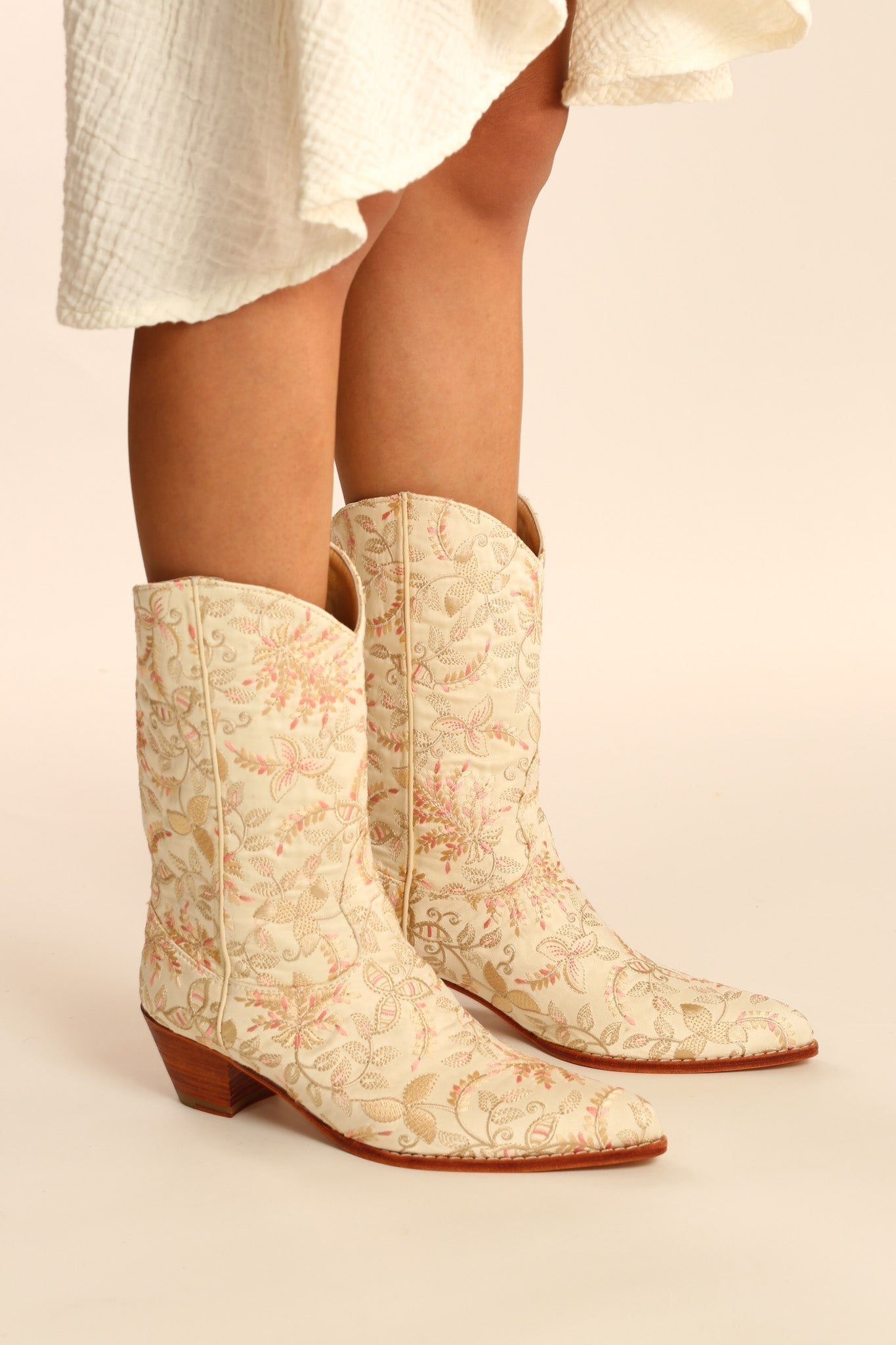 SILK EMBROIDERED BOOTS LAFAYETTE - MOMO STUDIO BERLIN - Berlin Concept Store - sustainable & ethical fashion