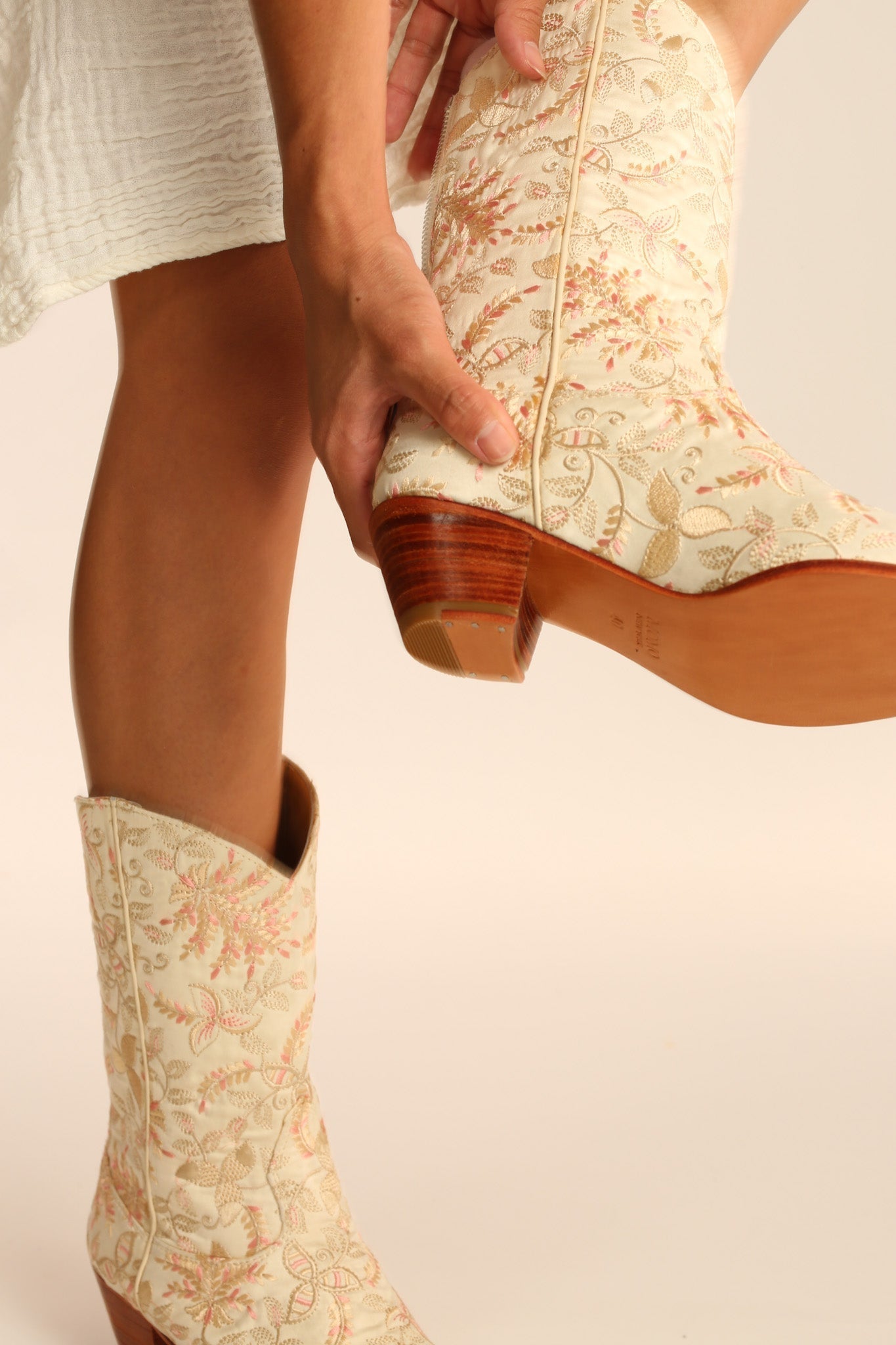 SILK EMBROIDERED BOOTS LAFAYETTE - MOMO STUDIO BERLIN - Berlin Concept Store - sustainable & ethical fashion