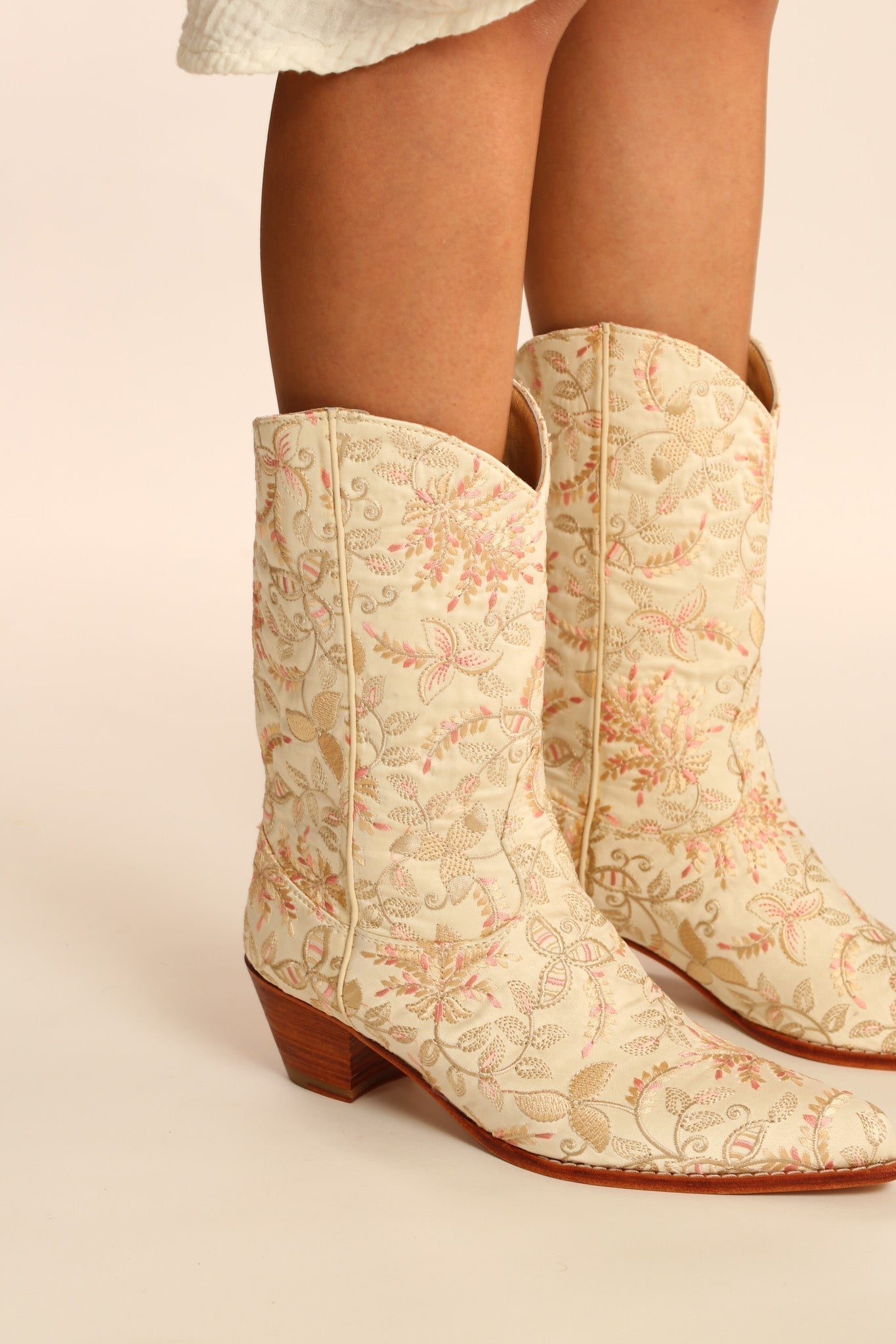 SILK EMBROIDERED BOOTS LAFAYETTE - MOMO STUDIO BERLIN - Berlin Concept Store - sustainable & ethical fashion