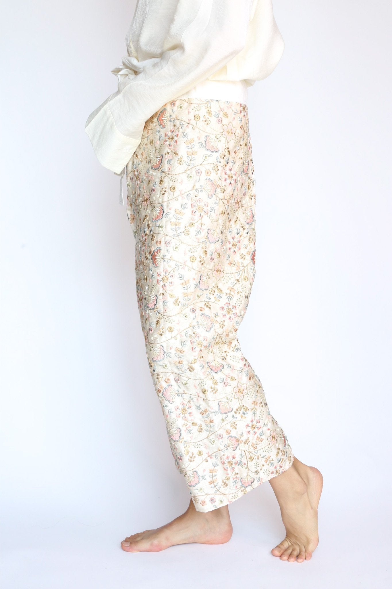 SILK EMBROIDERED FISHERMAN WRAP PANTS BELINDA - MOMO STUDIO BERLIN - Berlin Concept Store - sustainable & ethical fashion