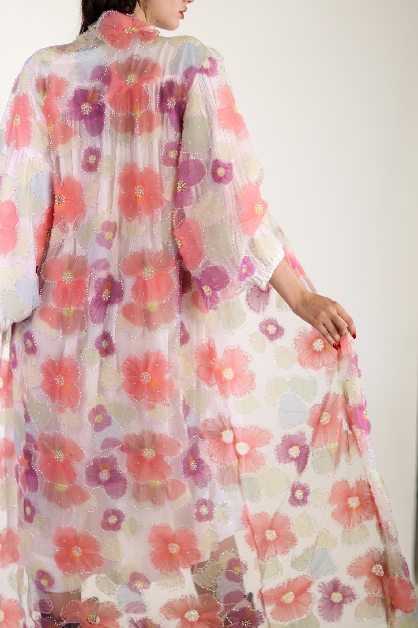 SILK FLOWER EMBELLISHED KIMONO ULISA - MOMO STUDIO BERLIN - Berlin Concept Store - sustainable & ethical fashion