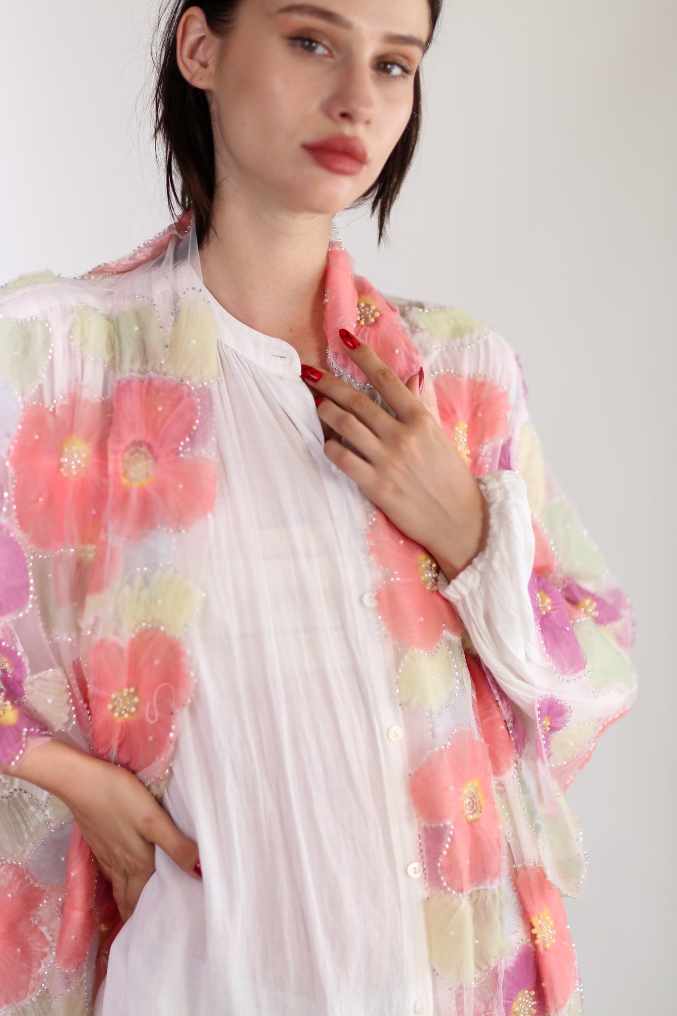 SILK FLOWER EMBELLISHED KIMONO ULISA - MOMO STUDIO BERLIN - Berlin Concept Store - sustainable & ethical fashion