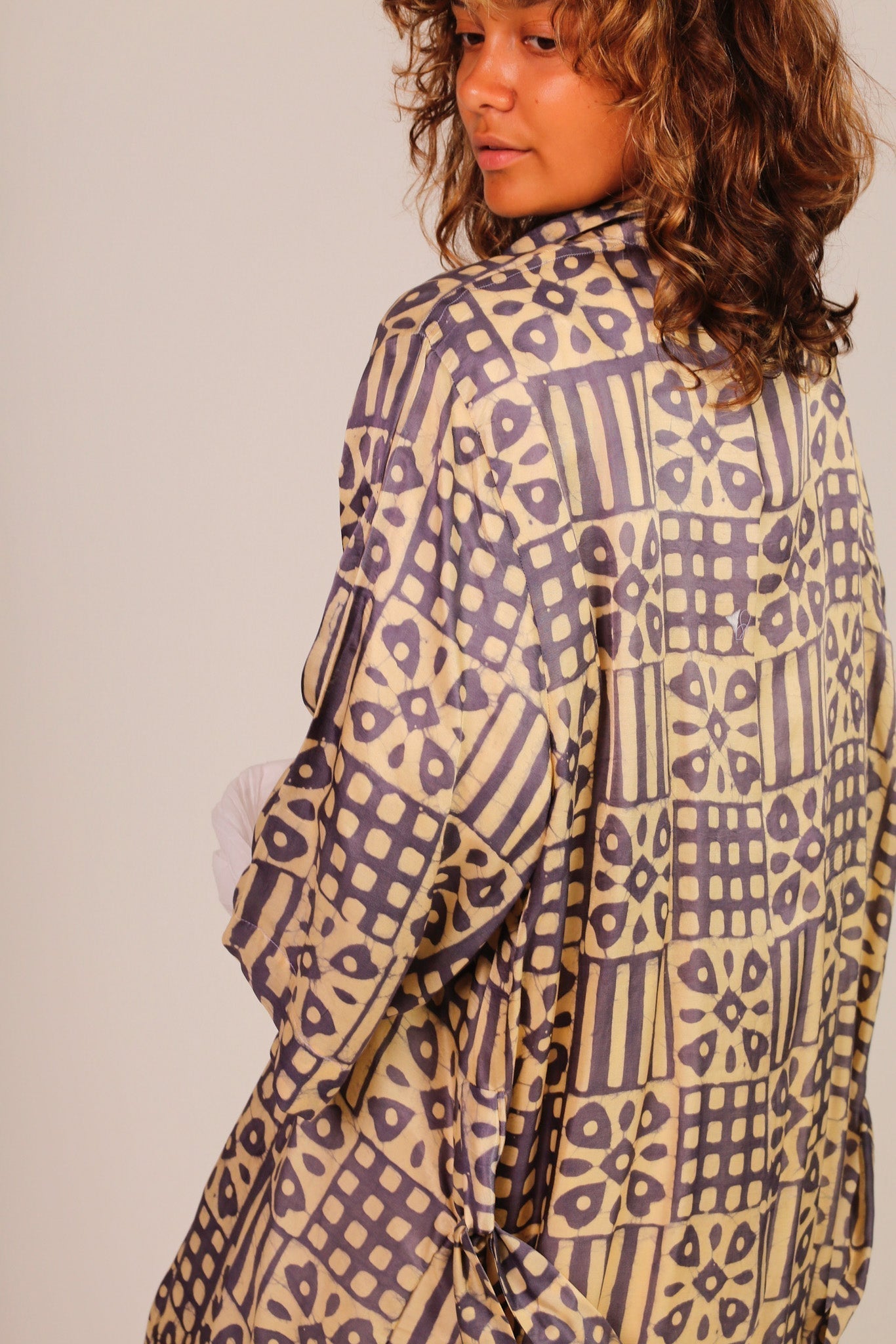 SILK GREY PRINT KIMONO KAREN - MOMO STUDIO BERLIN - Berlin Concept Store - sustainable & ethical fashion