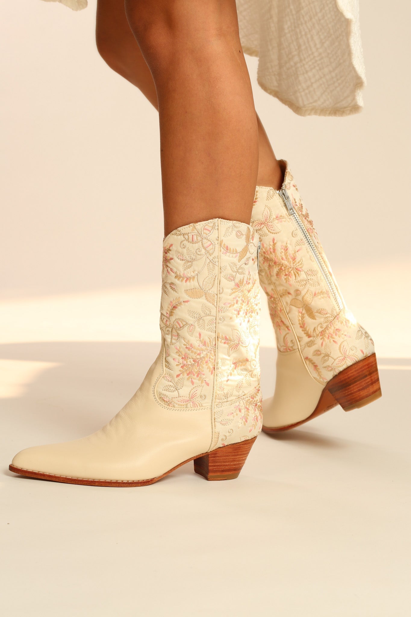 SILK WESTERN EMBROIDERED BOOTS RHEA - MOMO STUDIO BERLIN - Berlin Concept Store - sustainable & ethical fashion