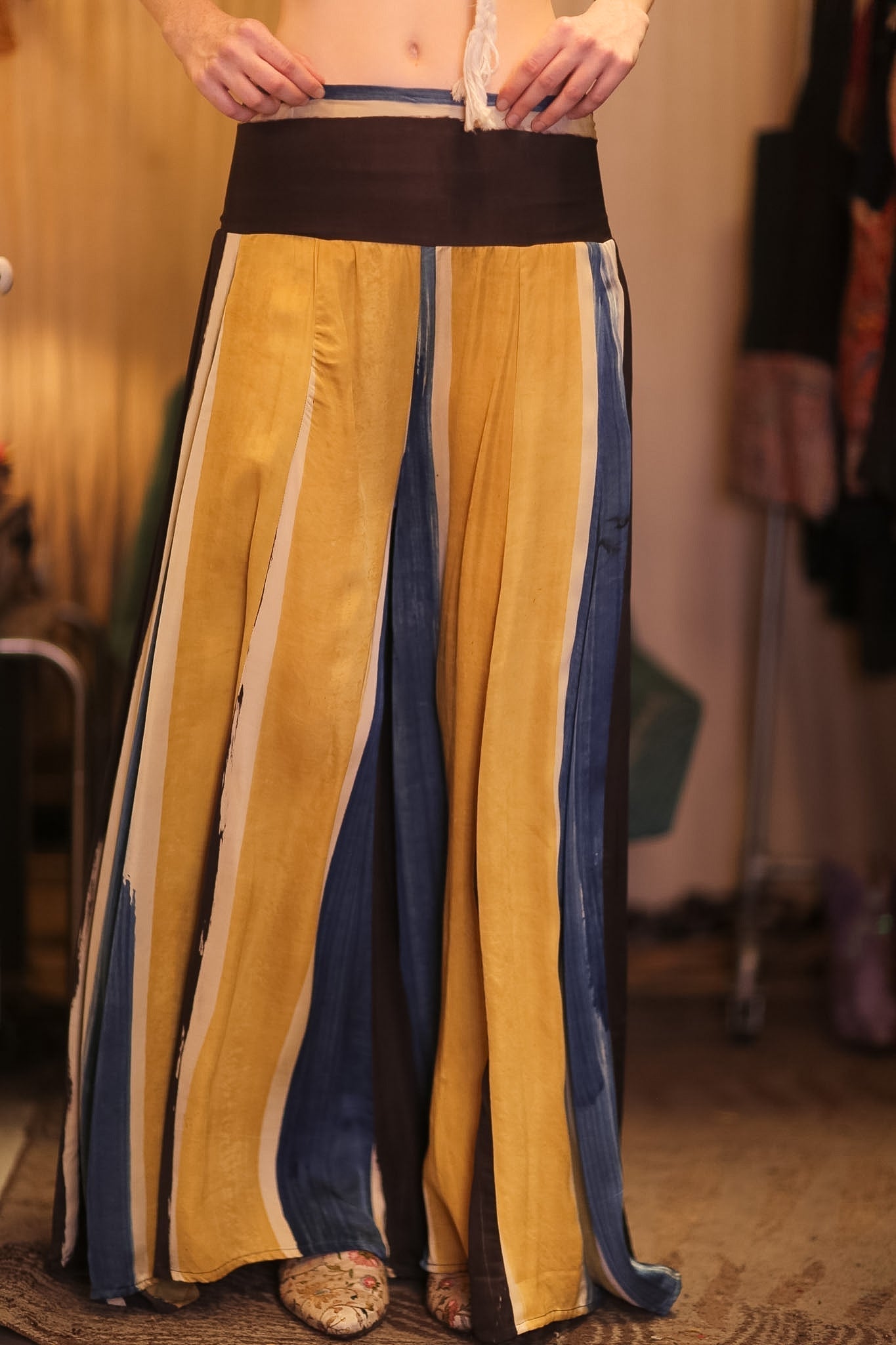 SILK WIDE LEG LONG PANTS RUBY BEACH VIDE - MOMO STUDIO BERLIN - Berlin Concept Store - sustainable & ethical fashion