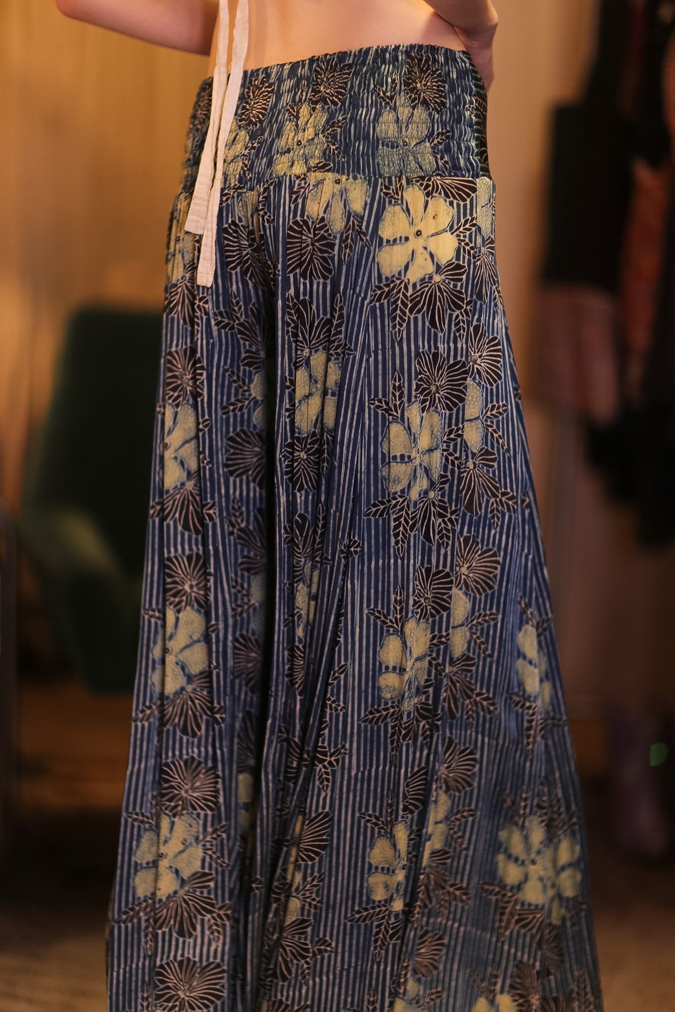 SILK WIDE LEGS LONG PANTS RUBY HIBISCUS - MOMO STUDIO BERLIN - Berlin Concept Store - sustainable & ethical fashion