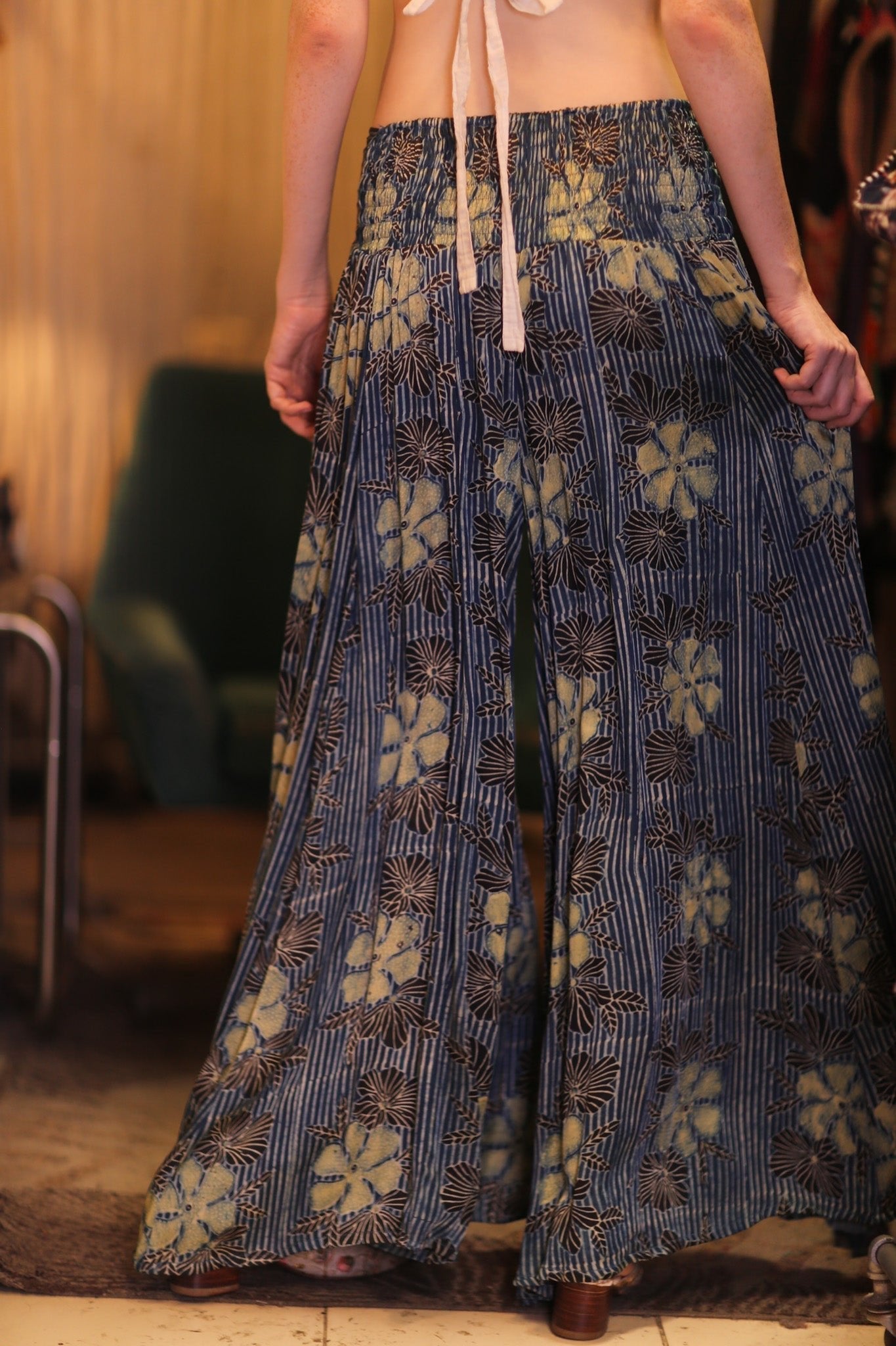 SILK WIDE LEGS LONG PANTS RUBY HIBISCUS - MOMO STUDIO BERLIN - Berlin Concept Store - sustainable & ethical fashion