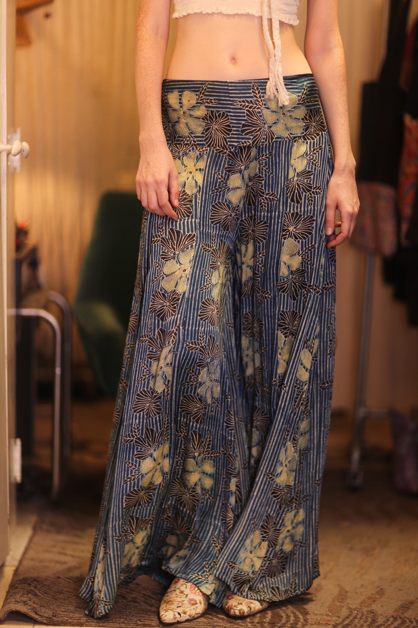 SILK WIDE LEGS LONG PANTS RUBY HIBISCUS - MOMO STUDIO BERLIN - Berlin Concept Store - sustainable & ethical fashion