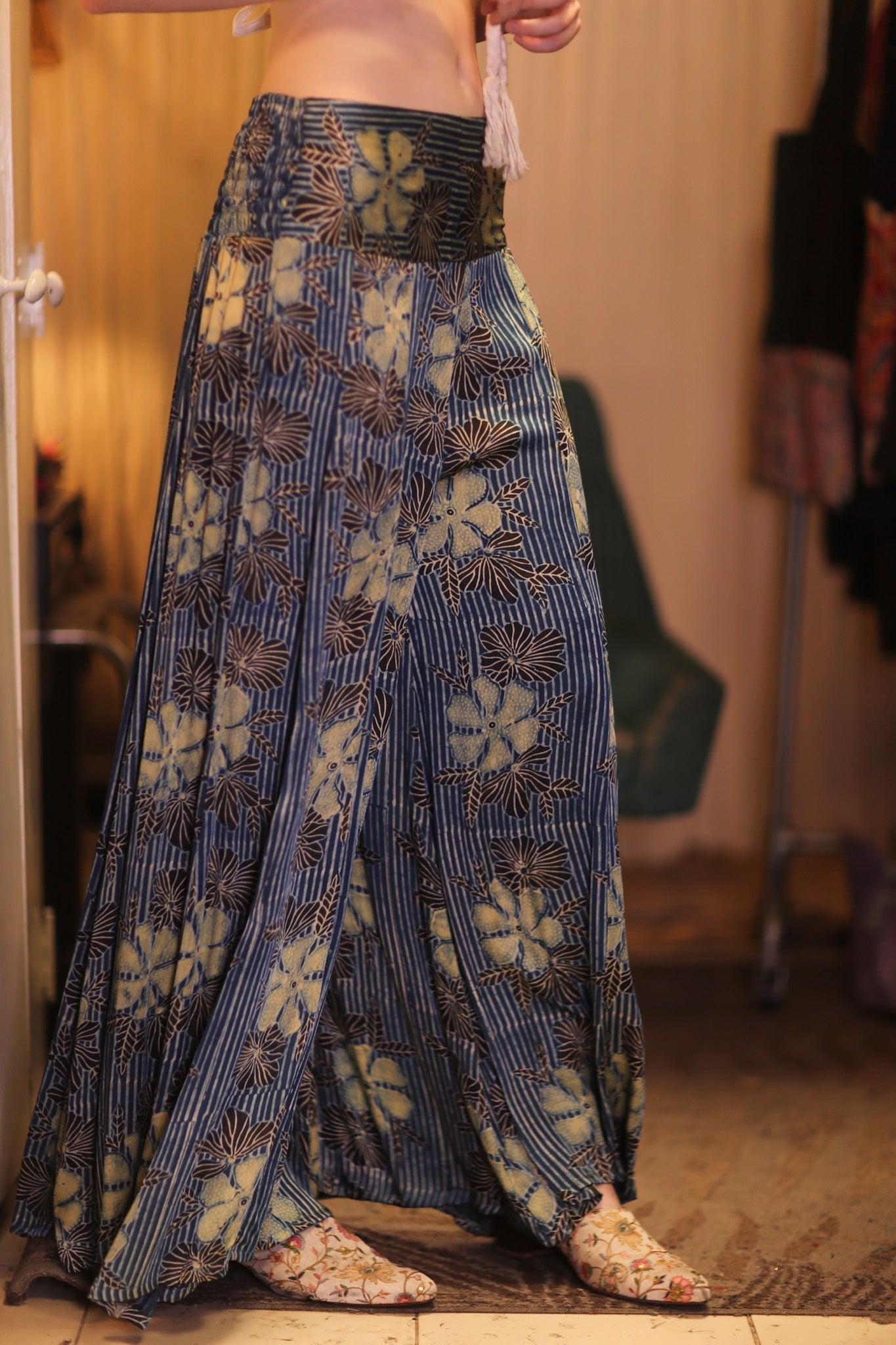 SILK WIDE LEGS LONG PANTS RUBY HIBISCUS - MOMO STUDIO BERLIN - Berlin Concept Store - sustainable & ethical fashion