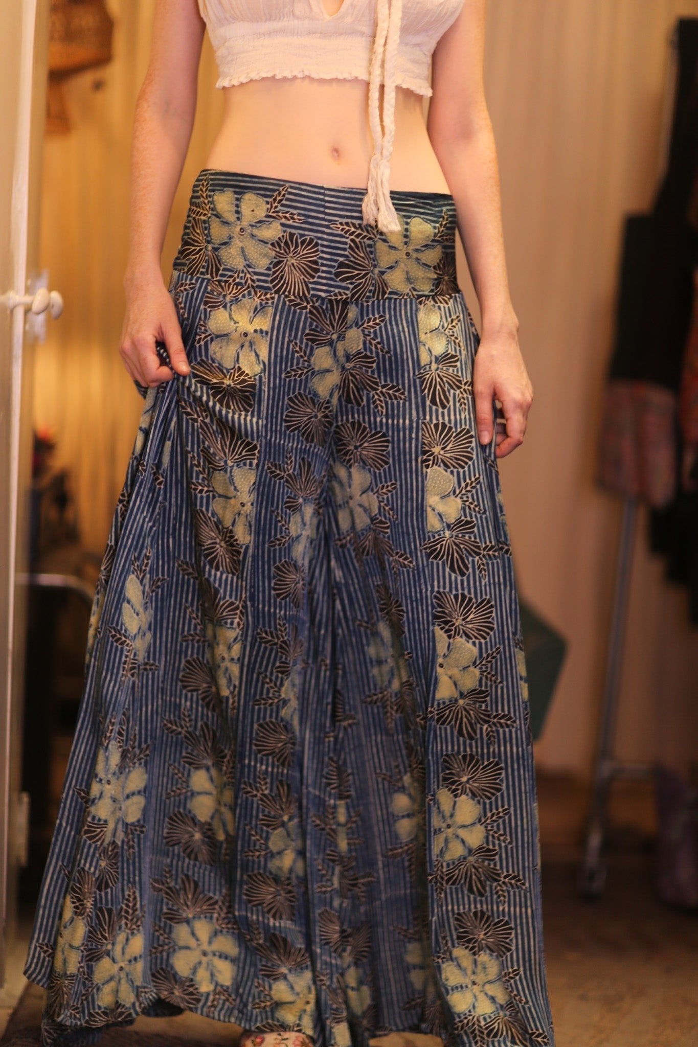 SILK WIDE LEGS LONG PANTS RUBY HIBISCUS - MOMO STUDIO BERLIN - Berlin Concept Store - sustainable & ethical fashion