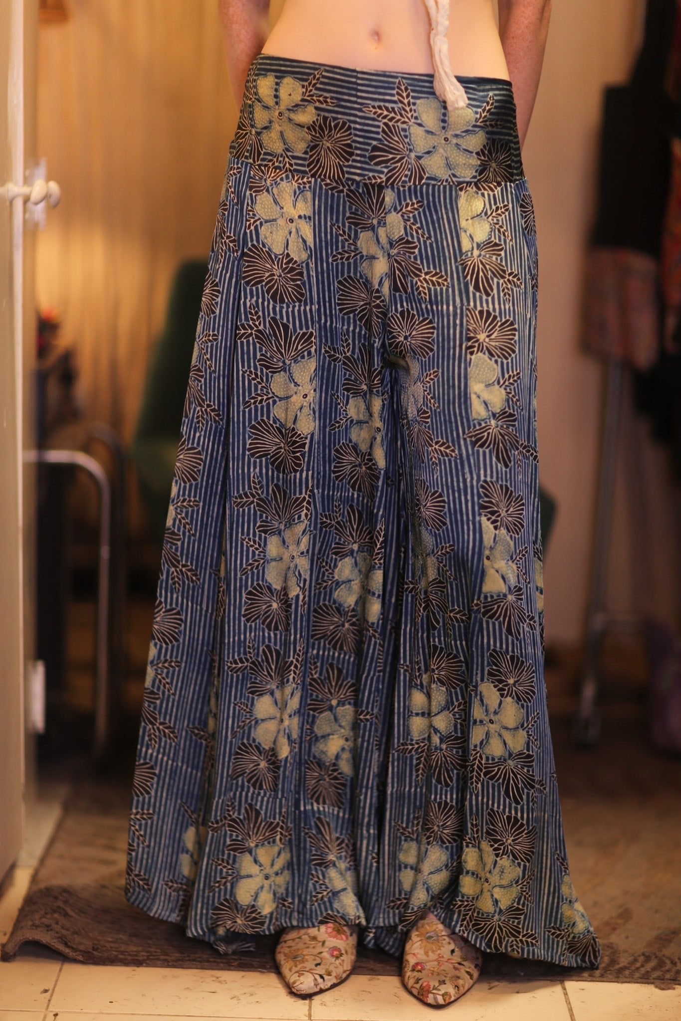 SILK WIDE LEGS LONG PANTS RUBY HIBISCUS - MOMO STUDIO BERLIN - Berlin Concept Store - sustainable & ethical fashion