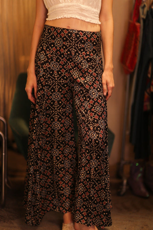 SILK WIDE LEGS LONG PANTS RUBY JEWEL - MOMO STUDIO BERLIN - Berlin Concept Store - sustainable & ethical fashion