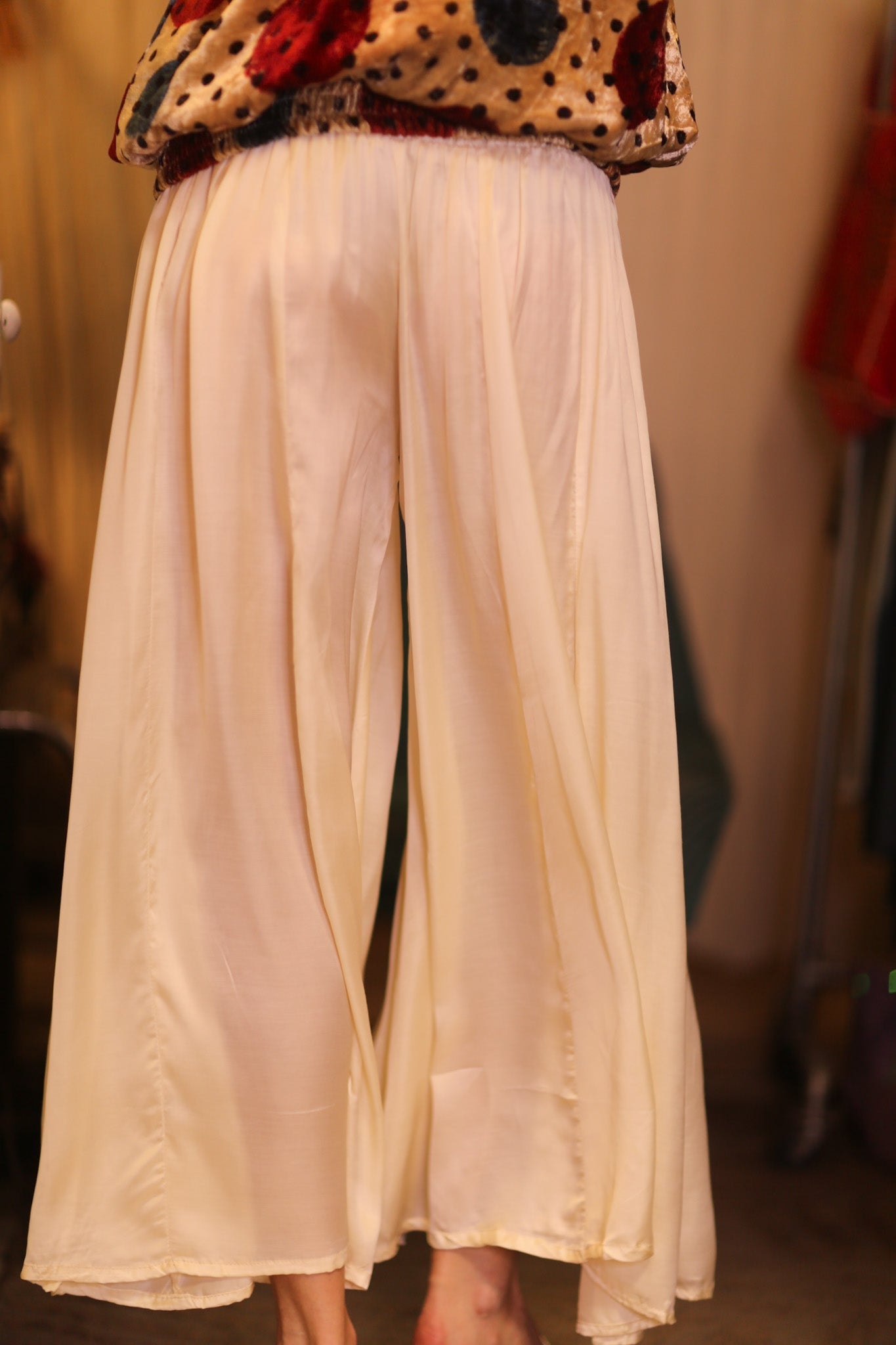 SILK WIDE LEGS PANTS RUBY CREAM SOLID - MOMO STUDIO BERLIN - Berlin Concept Store - sustainable & ethical fashion