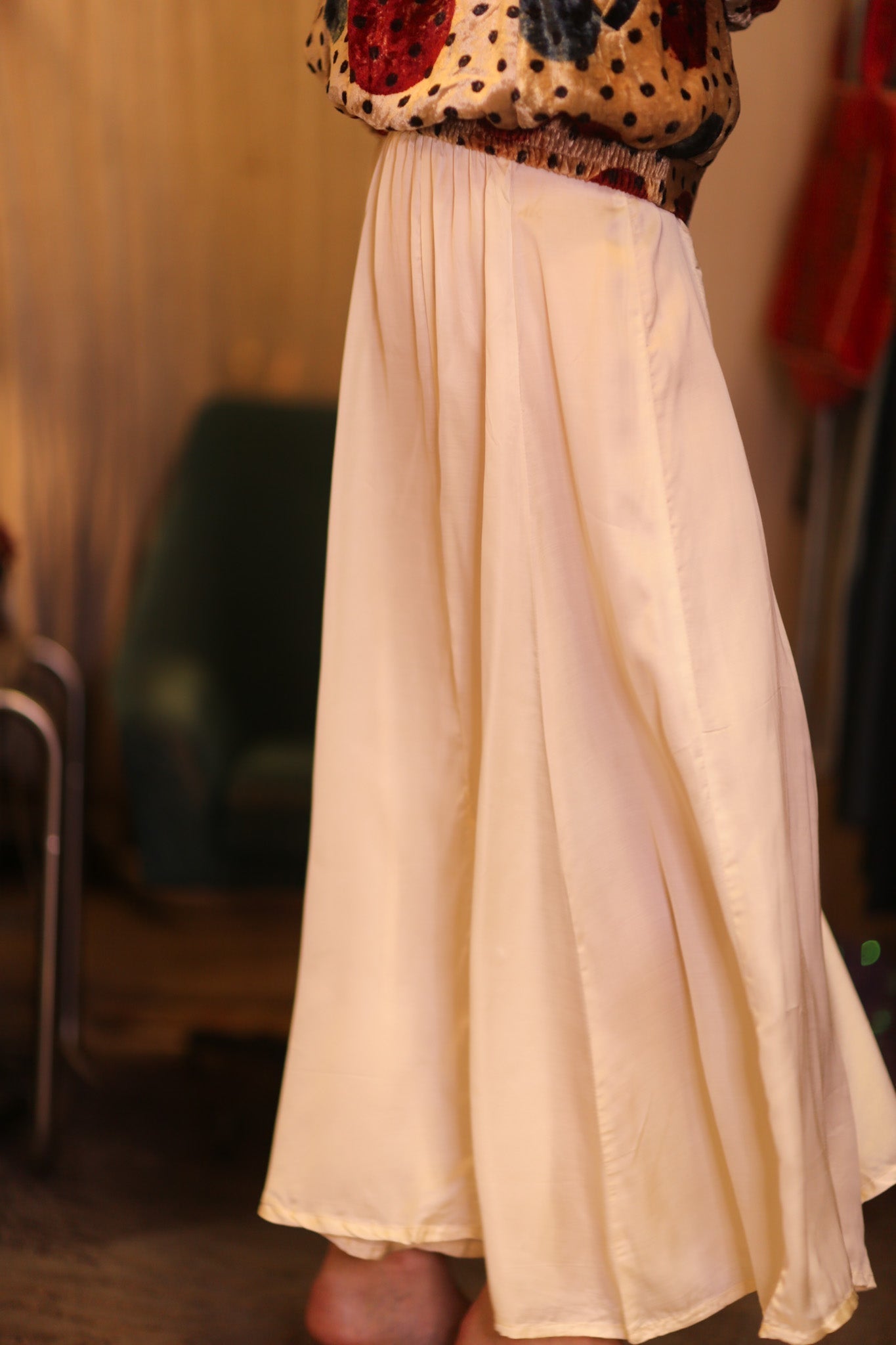 SILK WIDE LEGS PANTS RUBY CREAM SOLID - MOMO STUDIO BERLIN - Berlin Concept Store - sustainable & ethical fashion