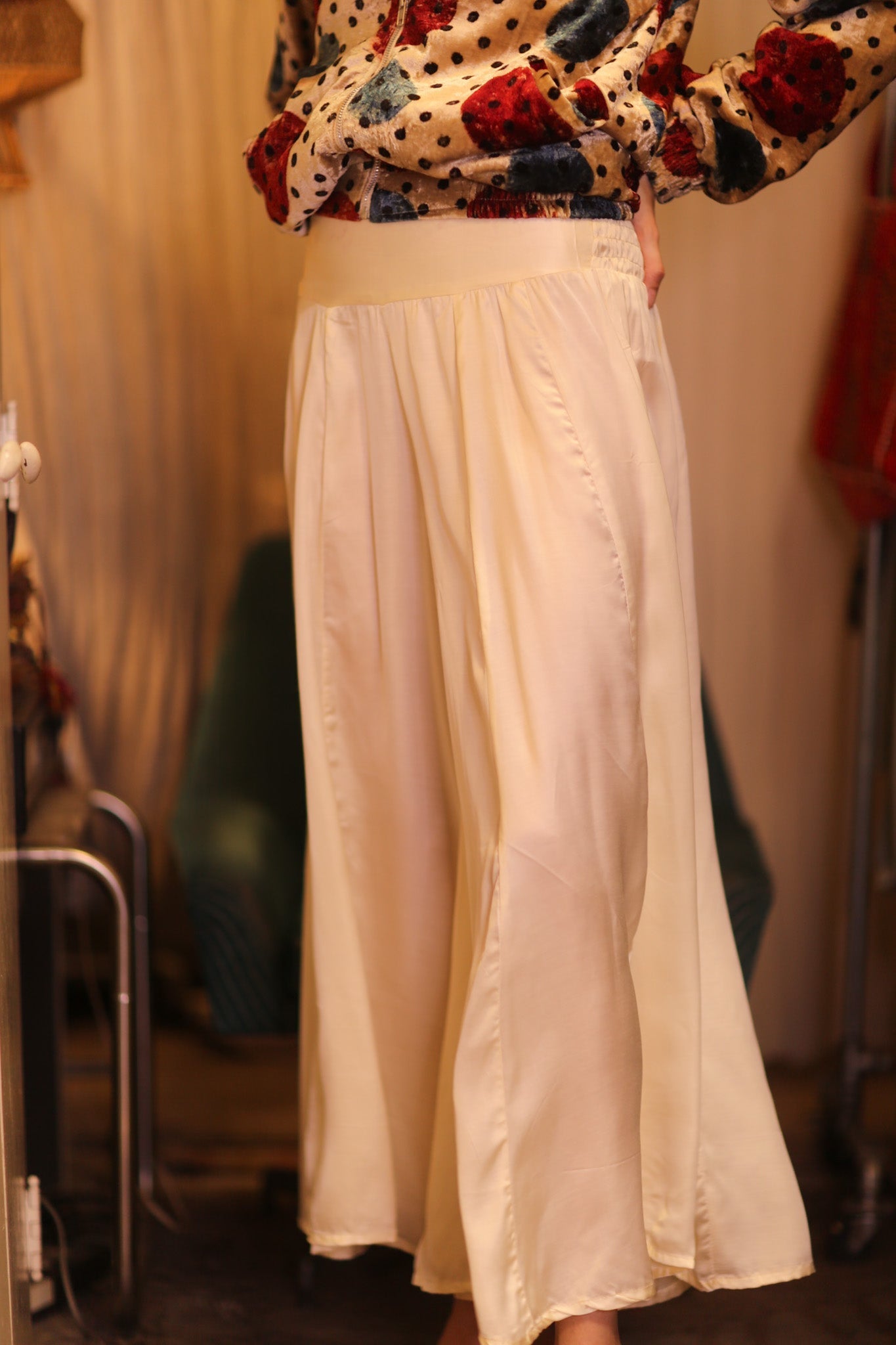 SILK WIDE LEGS PANTS RUBY CREAM SOLID - MOMO STUDIO BERLIN - Berlin Concept Store - sustainable & ethical fashion