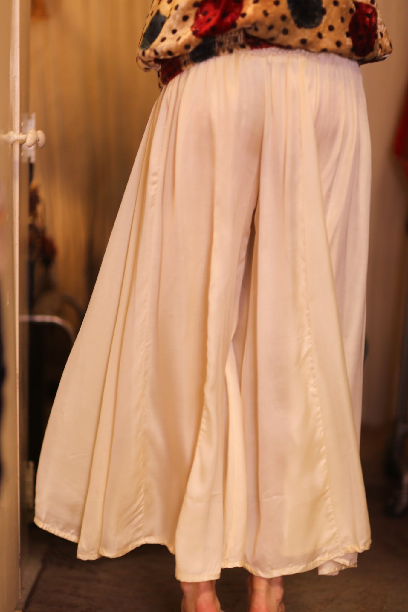 SILK WIDE LEGS PANTS RUBY CREAM SOLID - MOMO STUDIO BERLIN - Berlin Concept Store - sustainable & ethical fashion