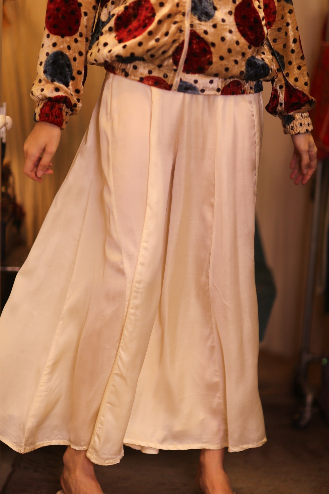 SILK WIDE LEGS PANTS RUBY CREAM SOLID - MOMO STUDIO BERLIN - Berlin Concept Store - sustainable & ethical fashion