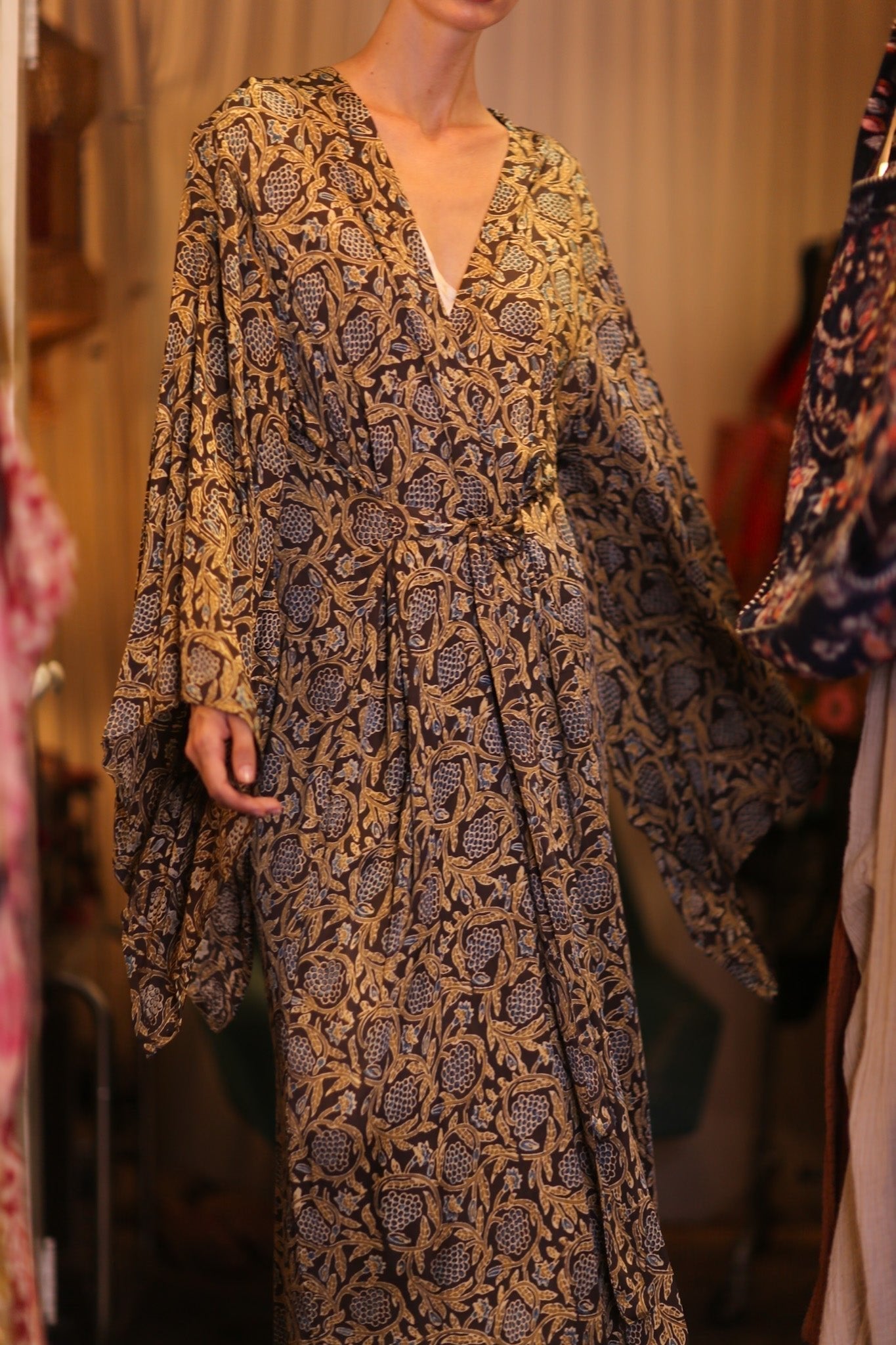 SILK WING KIMONO PINA HYDRANGEA - MOMO STUDIO BERLIN - Berlin Concept Store - sustainable & ethical fashion
