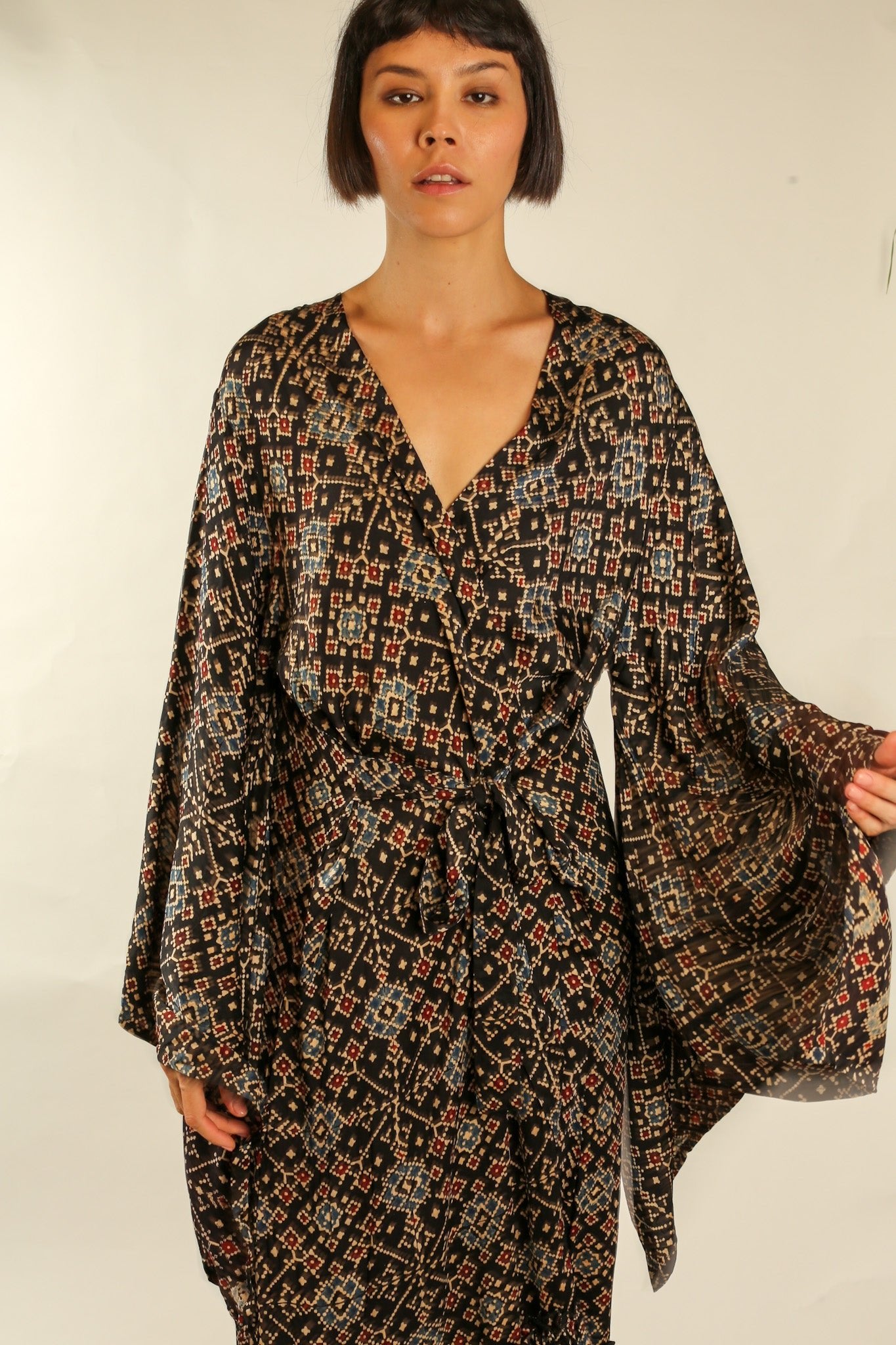 SILK XL KIMONO BINA - MOMO STUDIO BERLIN - Berlin Concept Store - sustainable & ethical fashion