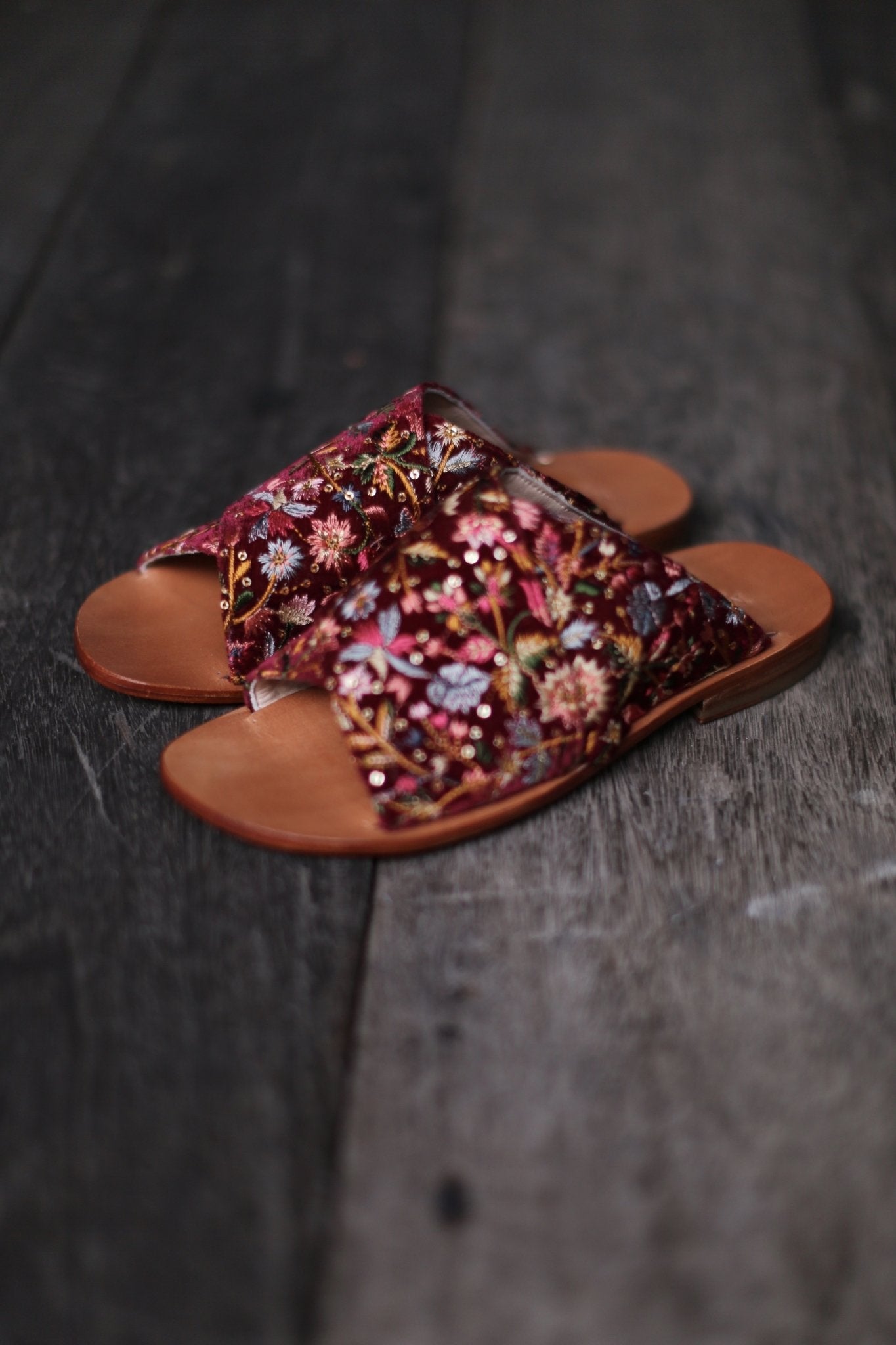 SLIPPER SANDALS DOAN IN RED VELVET EMBROIDERY - MOMO STUDIO BERLIN - Berlin Concept Store - sustainable & ethical fashion