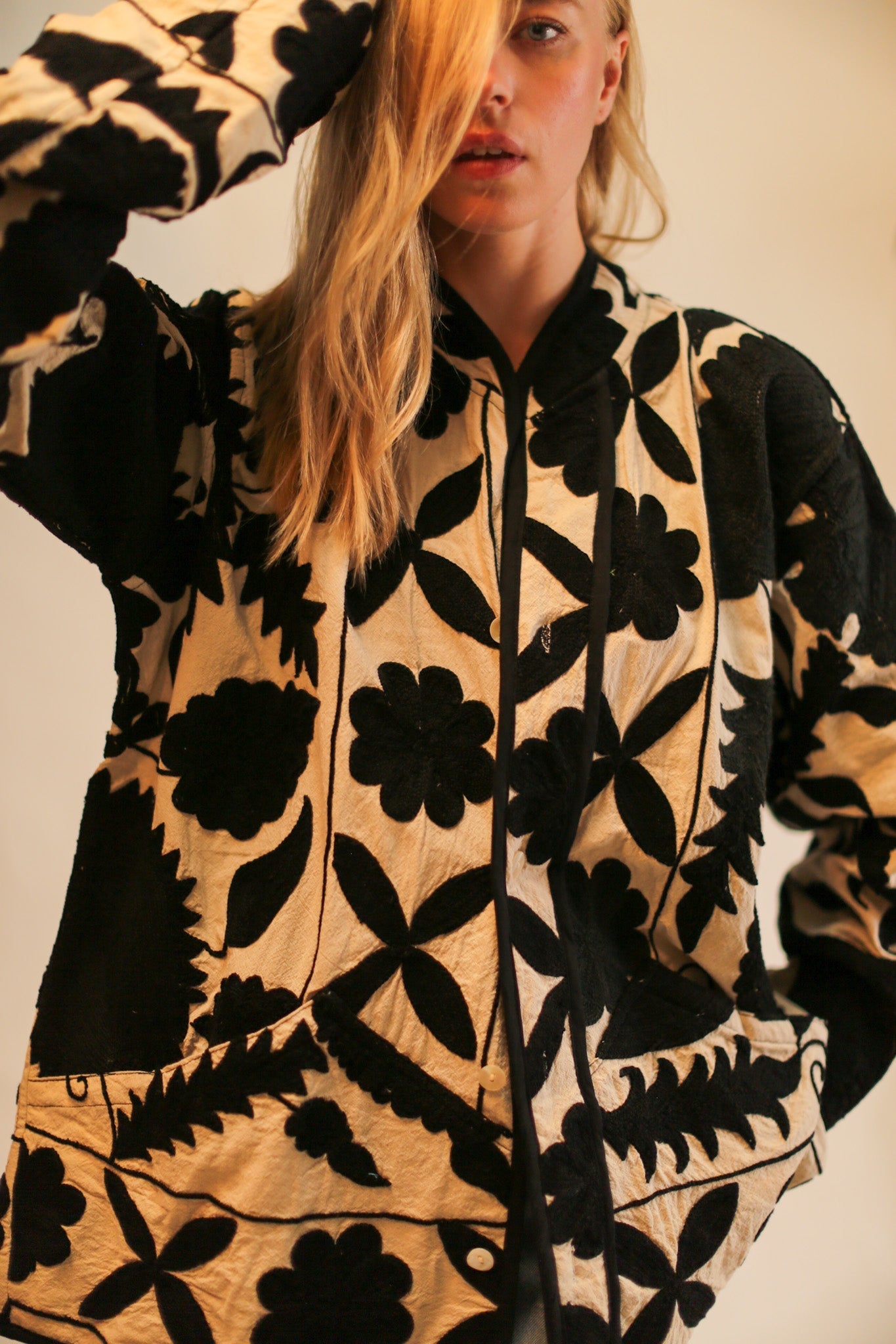 SUZANI EMBROIDERED JACKEY CALLAN - MOMO STUDIO BERLIN - Berlin Concept Store - sustainable & ethical fashion