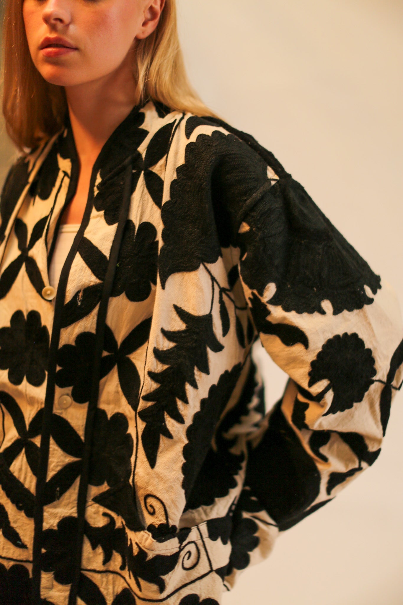 SUZANI EMBROIDERED JACKEY CALLAN - MOMO STUDIO BERLIN - Berlin Concept Store - sustainable & ethical fashion