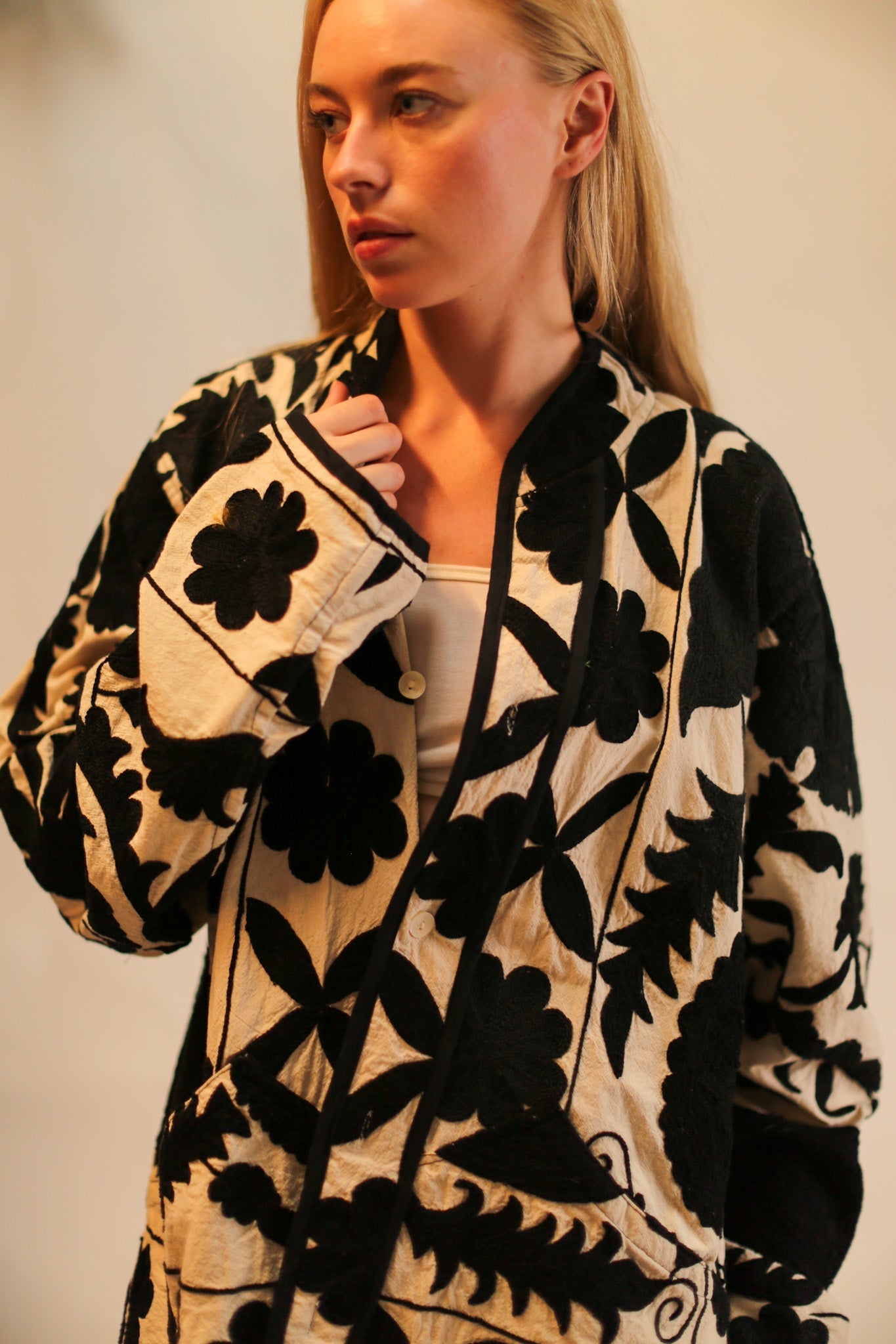 SUZANI EMBROIDERED JACKEY CALLAN - MOMO STUDIO BERLIN - Berlin Concept Store - sustainable & ethical fashion