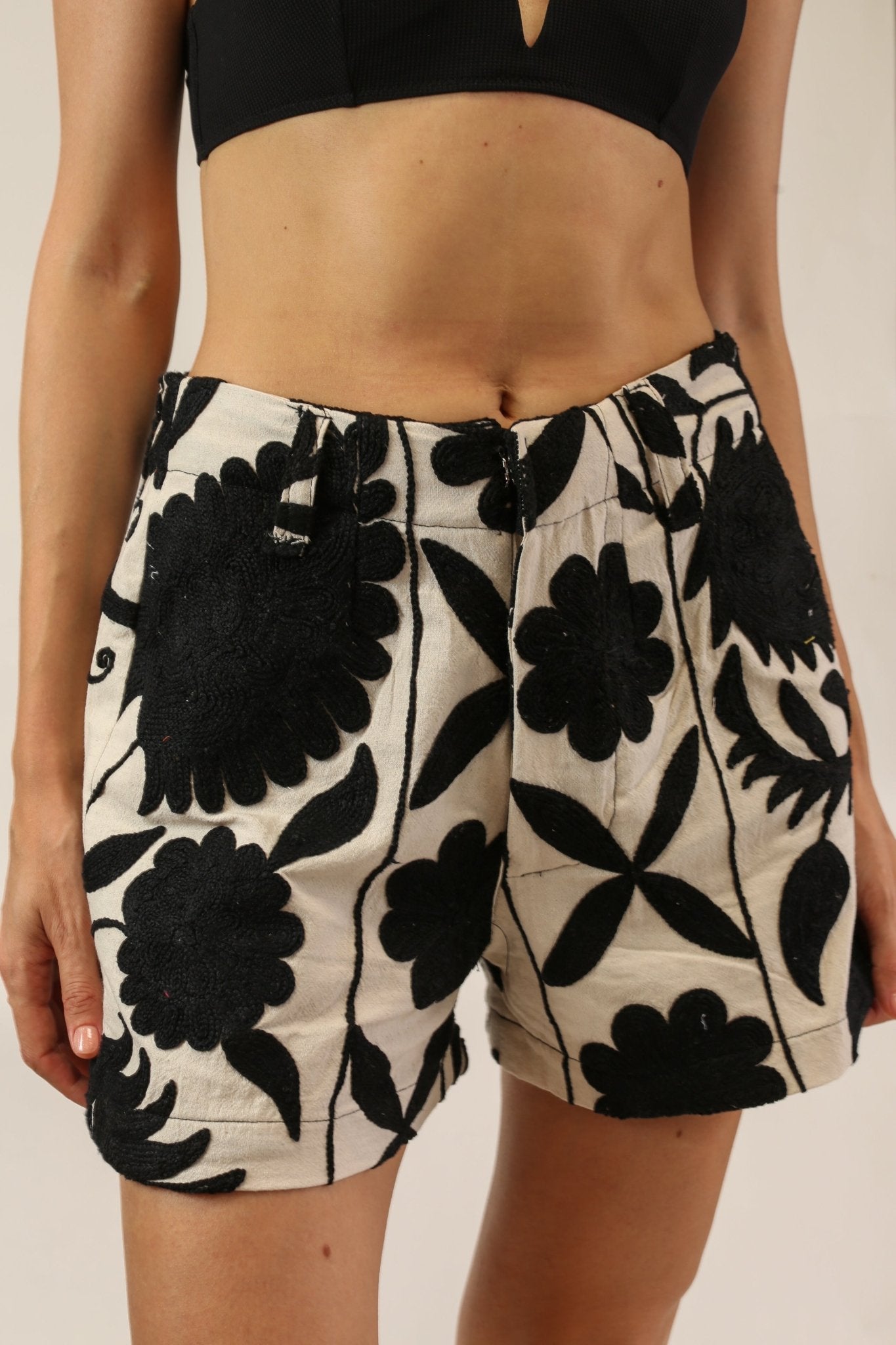 SUZANI EMBROIDERED SHORTS KATIE - MOMO STUDIO BERLIN - Berlin Concept Store - sustainable & ethical fashion