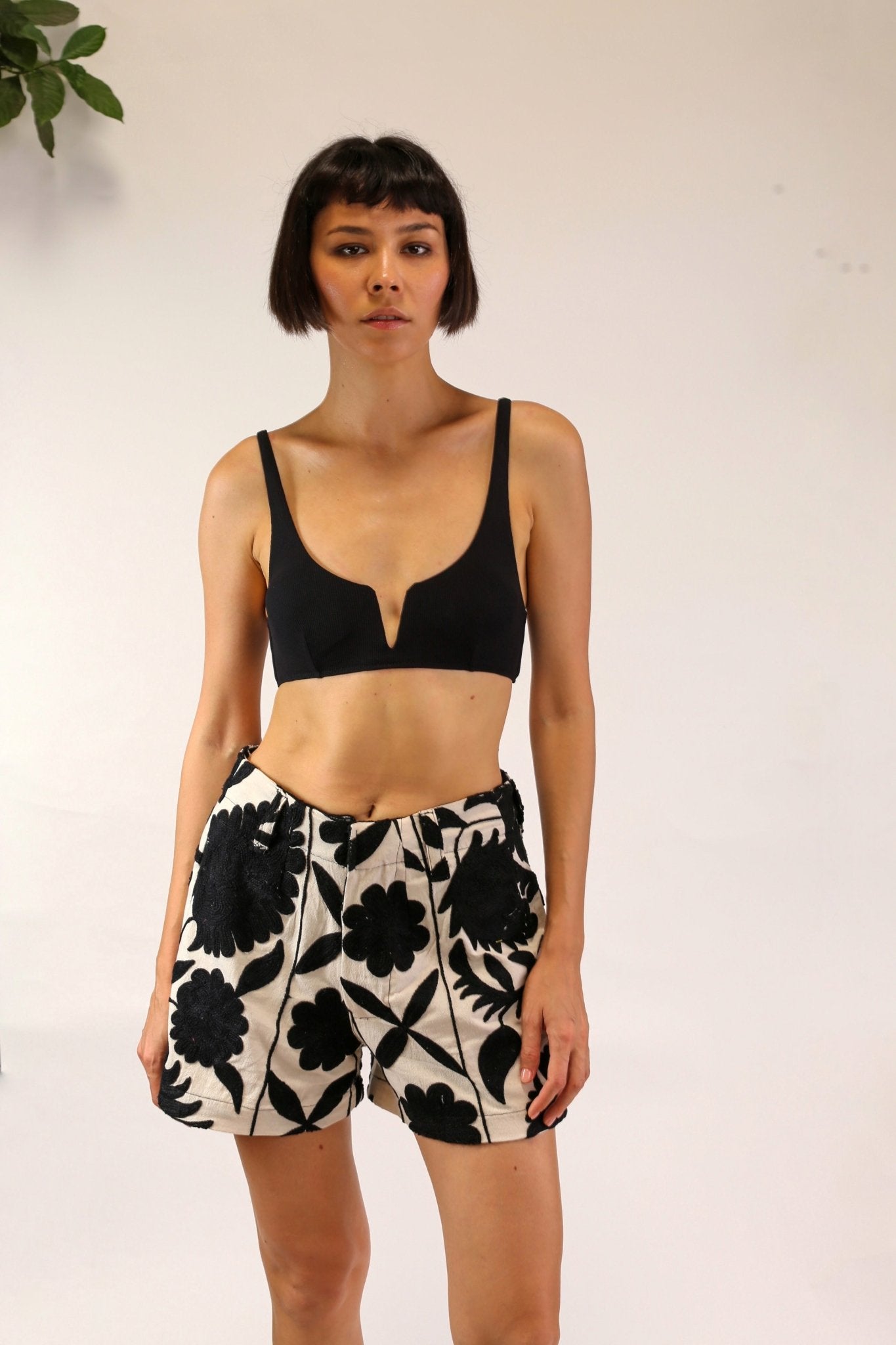 SUZANI EMBROIDERED SHORTS KATIE - MOMO STUDIO BERLIN - Berlin Concept Store - sustainable & ethical fashion