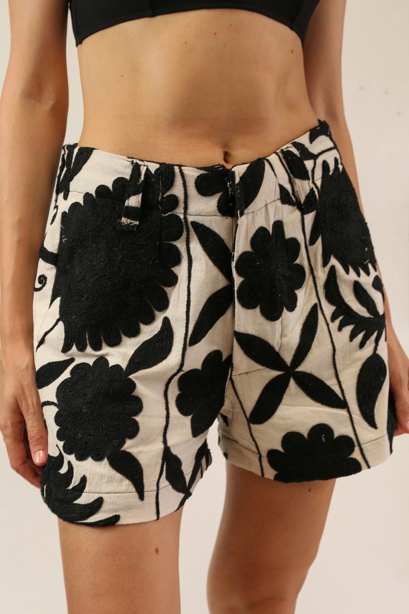 SUZANI EMBROIDERED SHORTS KATIE - MOMO STUDIO BERLIN - Berlin Concept Store - sustainable & ethical fashion