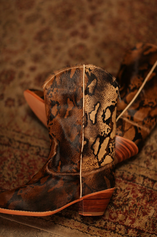 TAN ANIMAL PRINT WESTERN BOOTS - MOMO STUDIO BERLIN - Berlin Concept Store - sustainable & ethical fashion