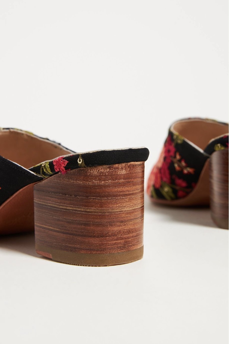 TAPESTRY EMBROIDERED HEELED MULES - MOMO STUDIO BERLIN - Berlin Concept Store - sustainable & ethical fashion