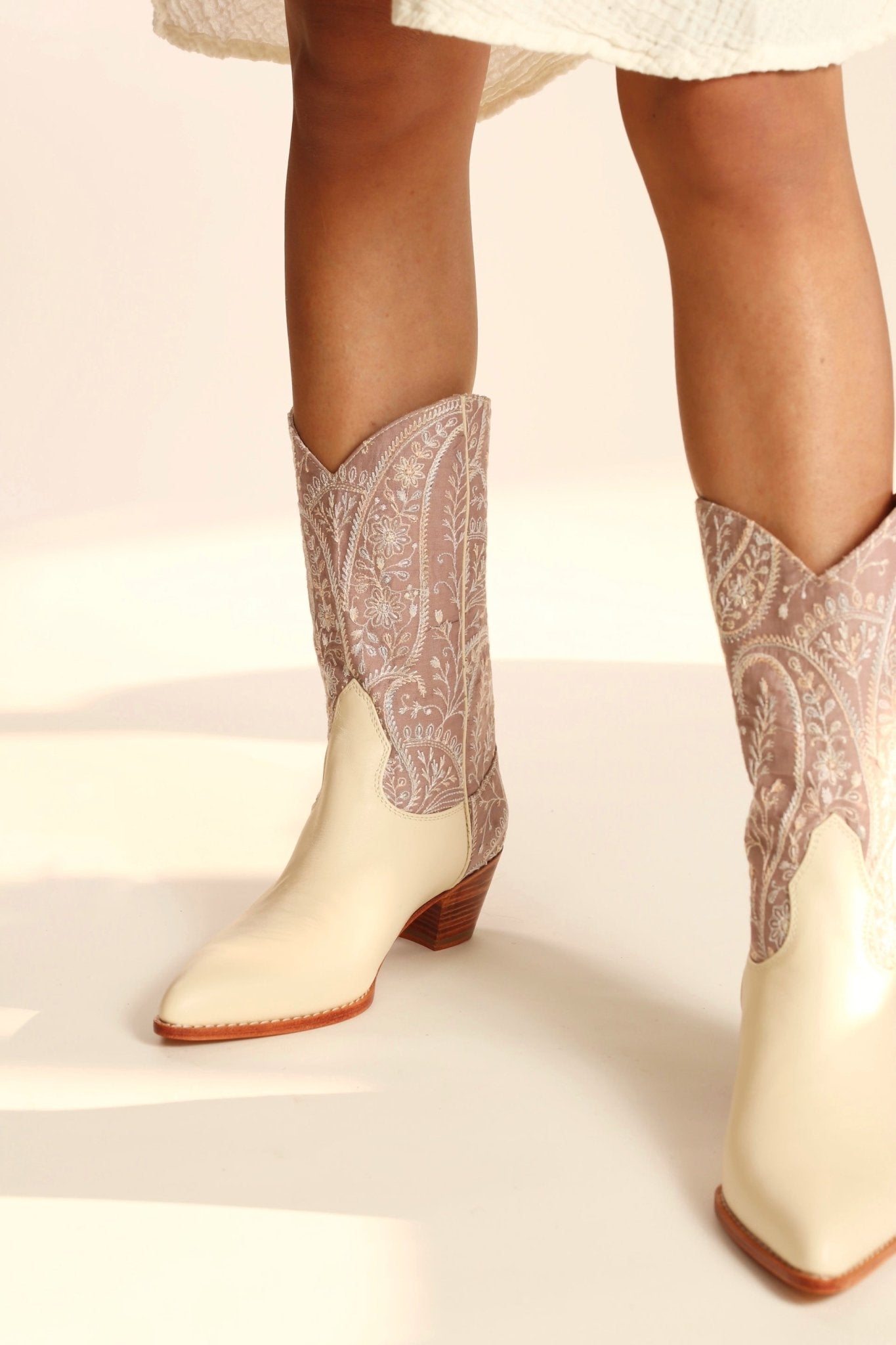 TENDER PINK EMBROIDERED WESTERN BOOTS SAHEBI - MOMO STUDIO BERLIN - Berlin Concept Store - sustainable & ethical fashion