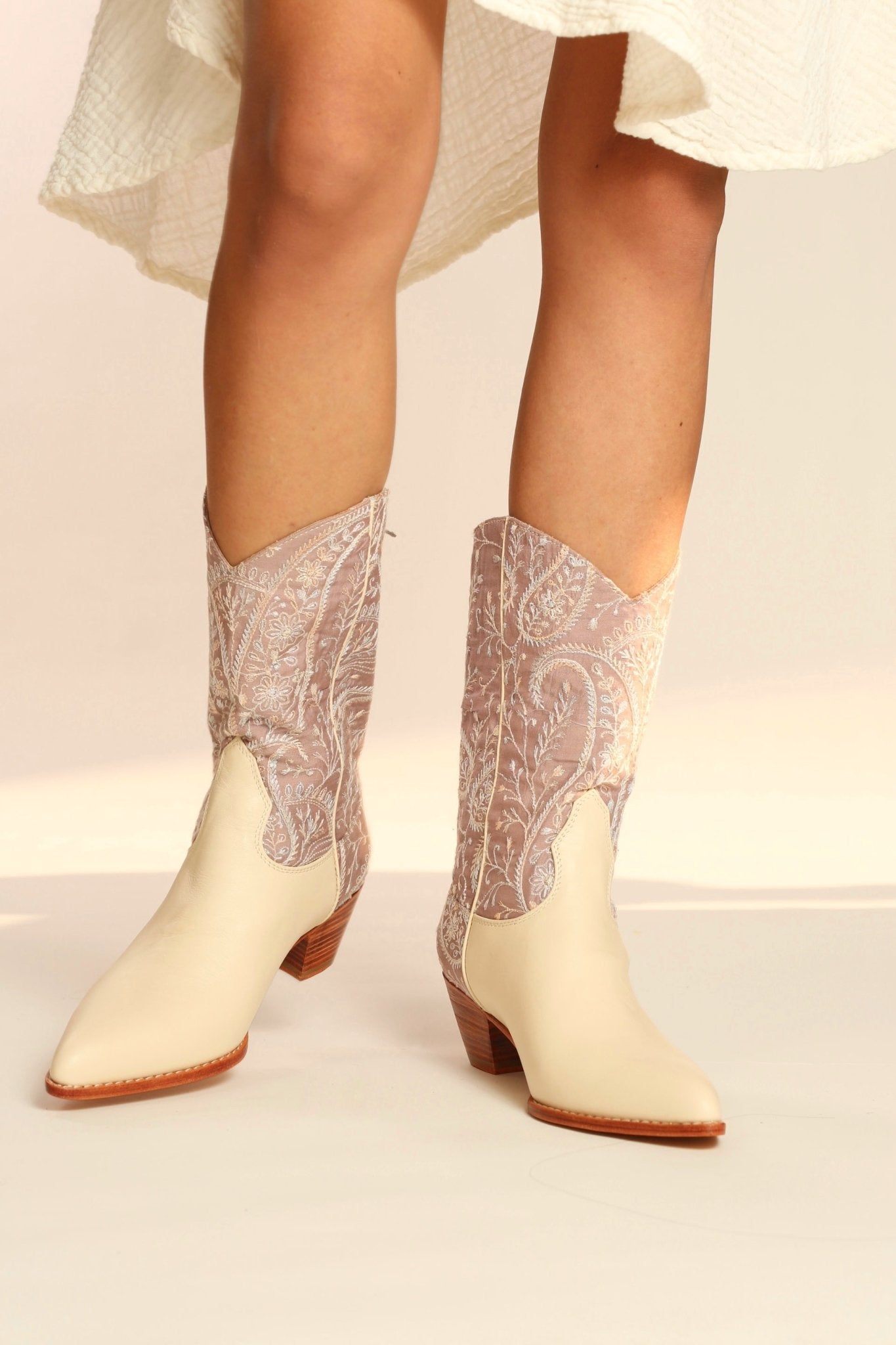 TENDER PINK EMBROIDERED WESTERN BOOTS SAHEBI - MOMO STUDIO BERLIN - Berlin Concept Store - sustainable & ethical fashion