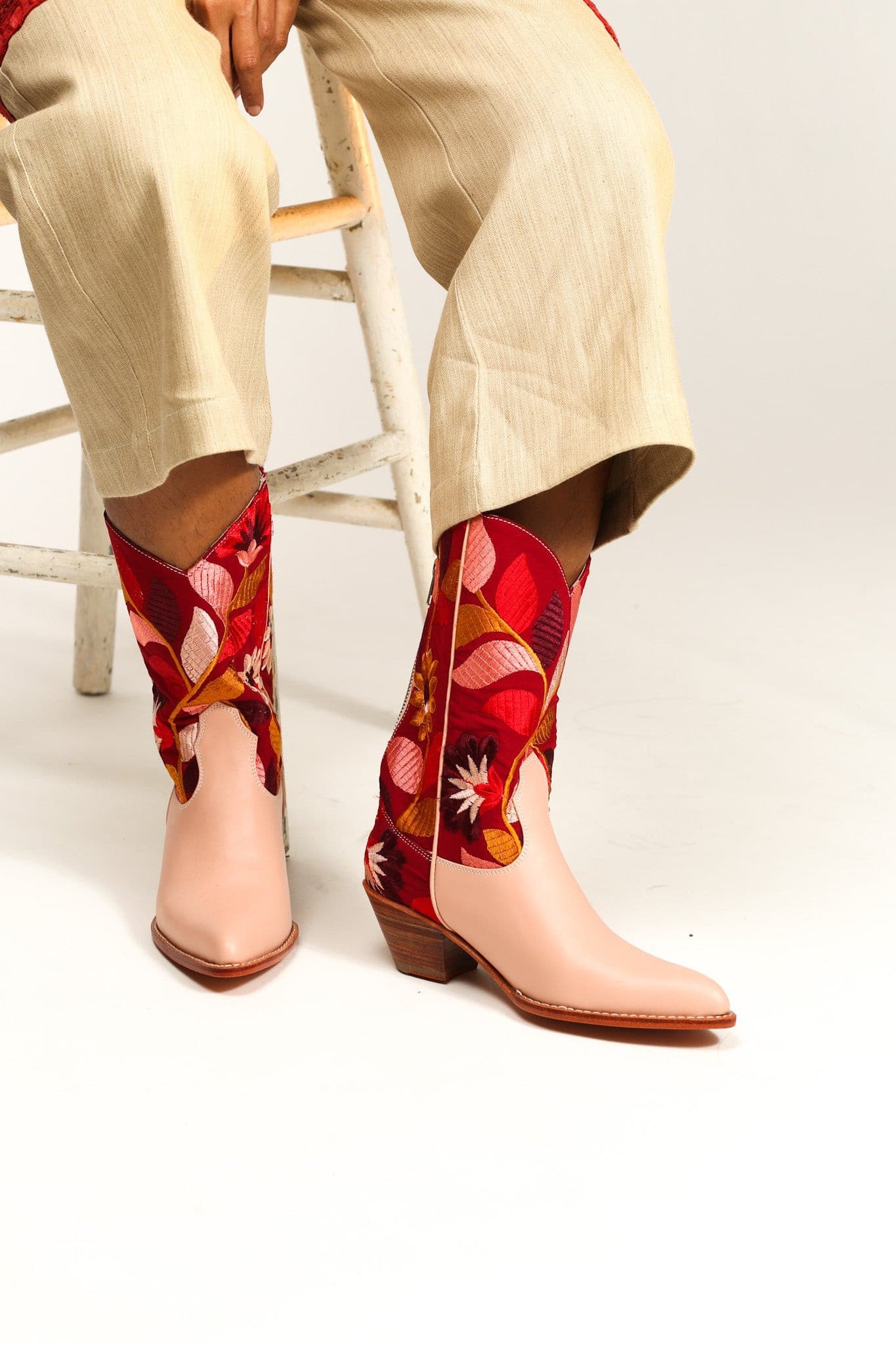 TENDER PINK FLOWER EMBROIDERED WESTERN BOOTS X ANTHROPOLOGIE - MOMO STUDIO BERLIN - Berlin Concept Store - sustainable & ethical fashion