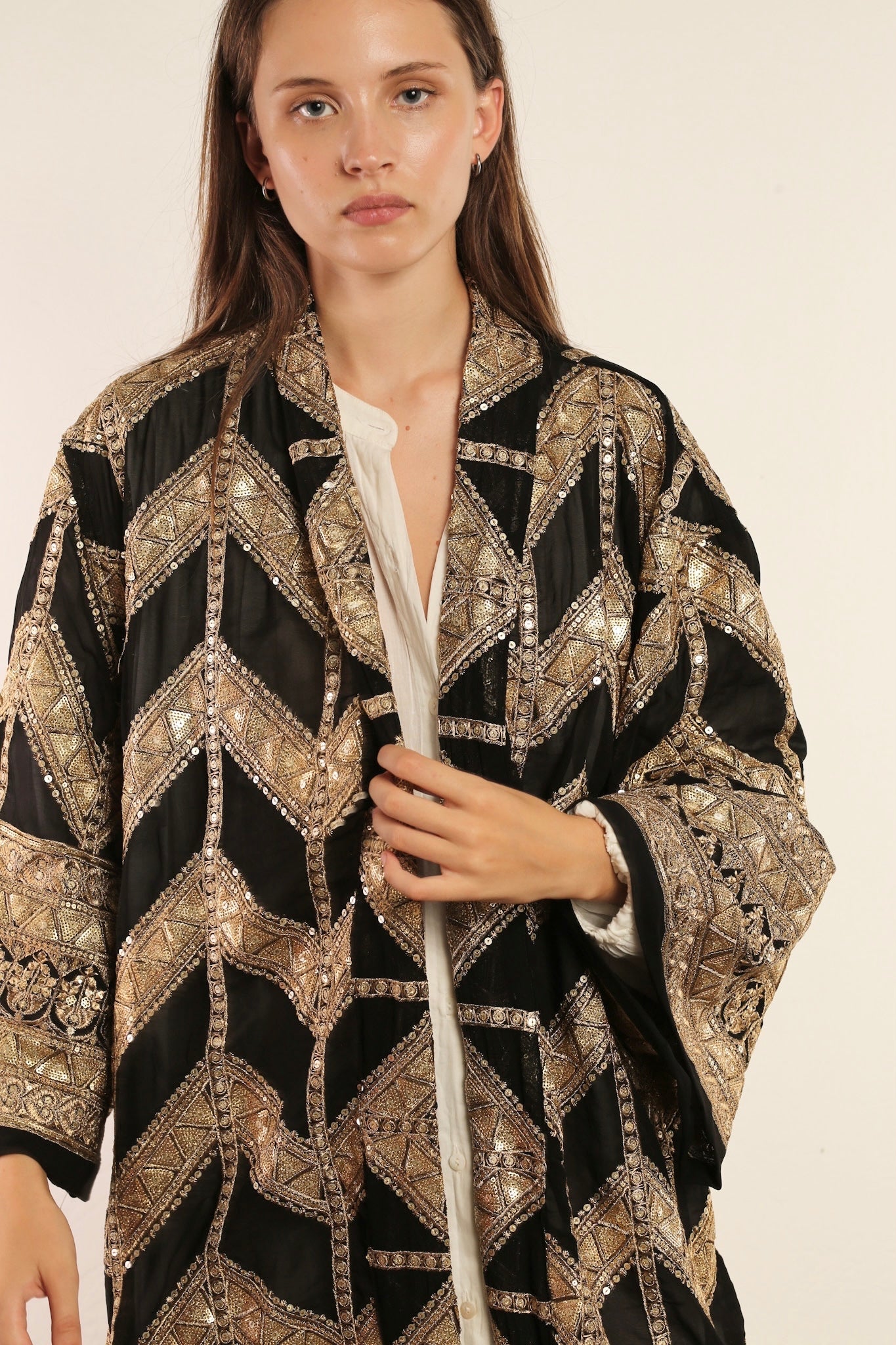 THALIA GOLD AND BLACK SILK KIMONO - MOMO STUDIO BERLIN - Berlin Concept Store - sustainable & ethical fashion