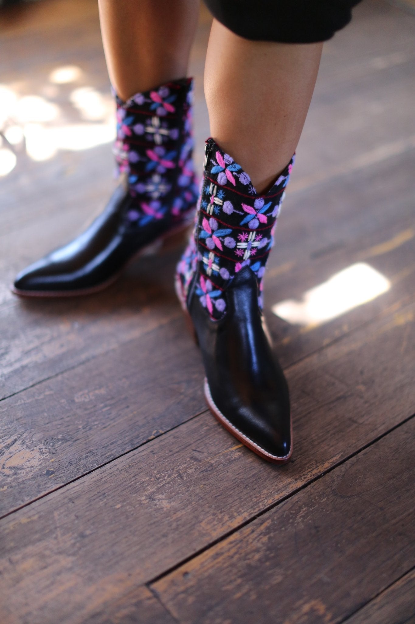 TRIBAL EMBROIDERED POINTED ANKLE BOOTS NALIA - MOMO STUDIO BERLIN - Berlin Concept Store - sustainable & ethical fashion