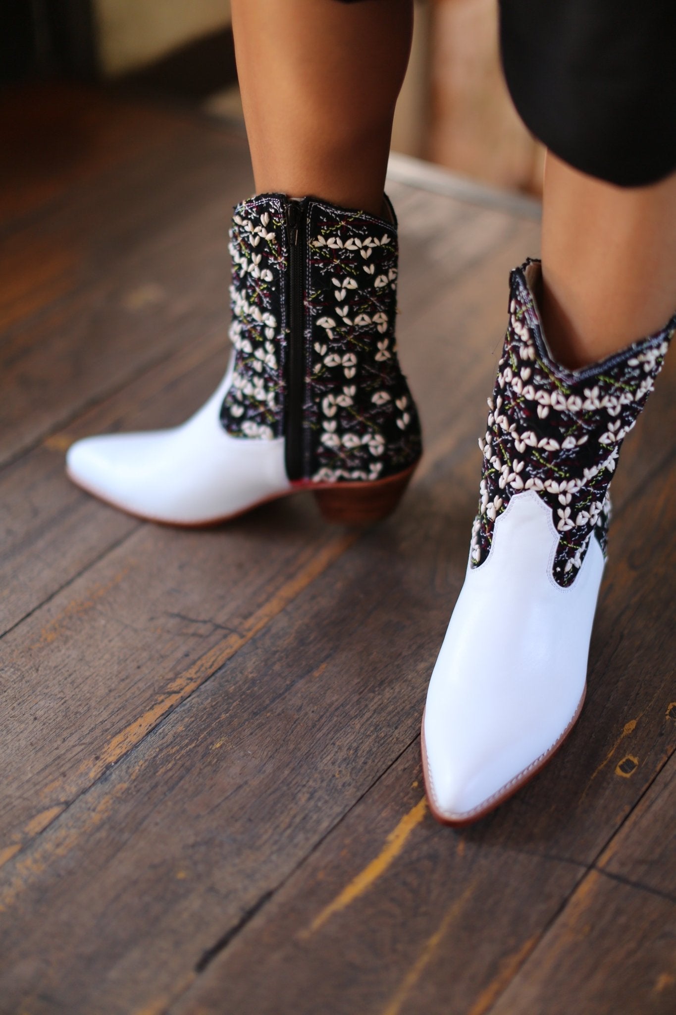 TRIBAL EMBROIDERED POINTED ANKLE BOOTS NALIA - MOMO STUDIO BERLIN - Berlin Concept Store - sustainable & ethical fashion