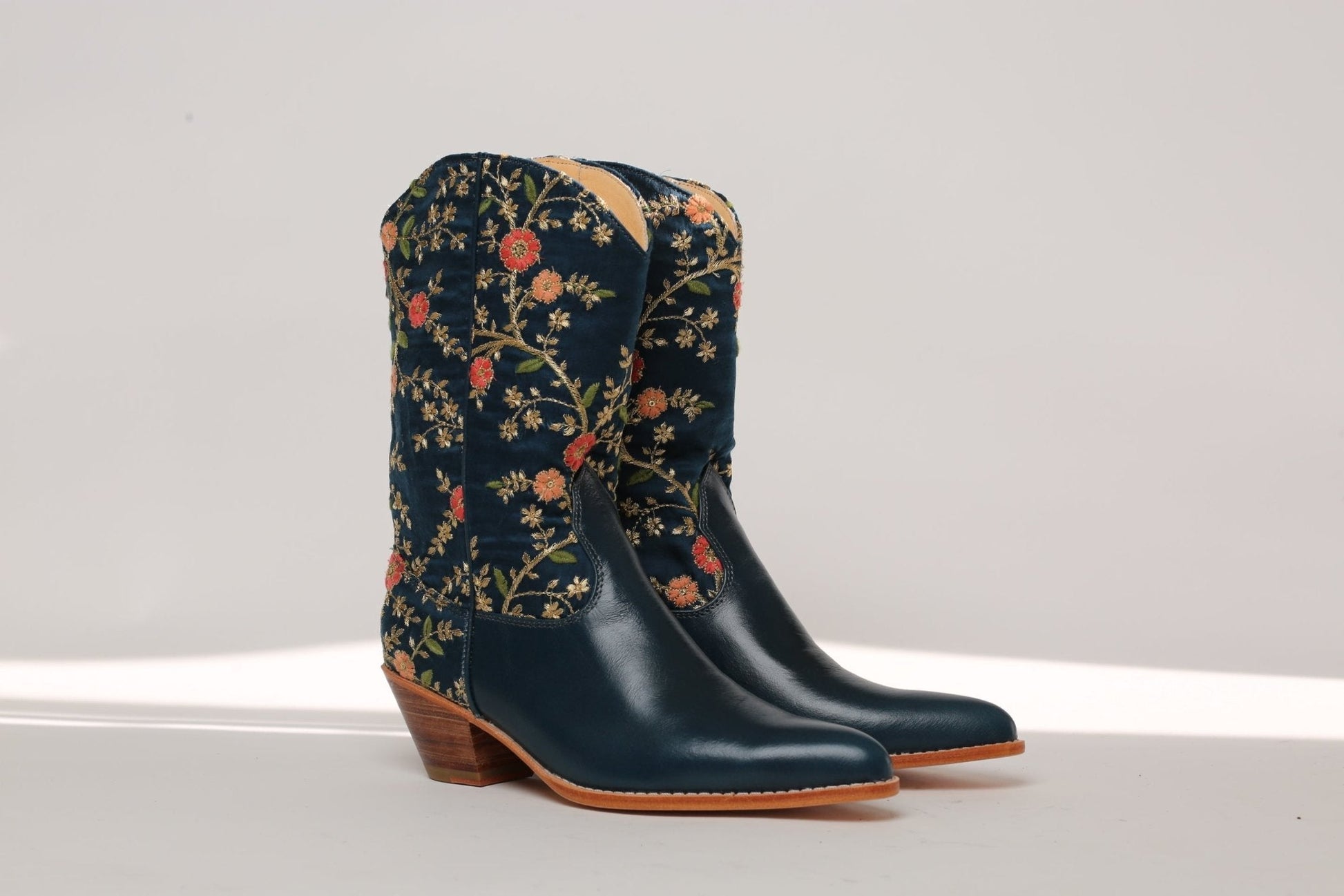 TURQUOISE LEATHER EMBROIDERED SILK BOOTS SONIA - MOMO STUDIO BERLIN - Berlin Concept Store - sustainable & ethical fashion