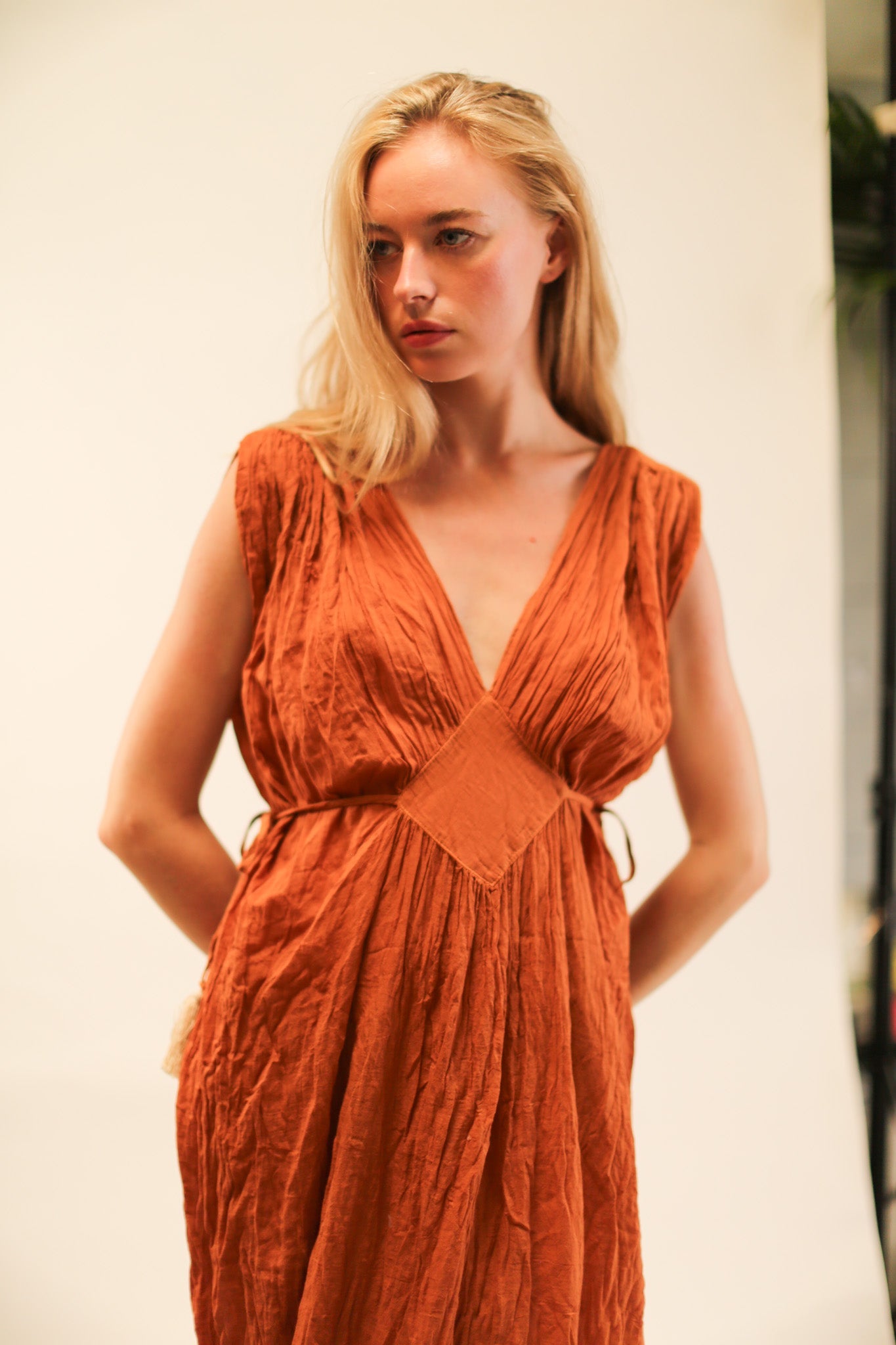 V NECK COTTON SHOULDER DRESS CLIO - MOMO STUDIO BERLIN - Berlin Concept Store - sustainable & ethical fashion