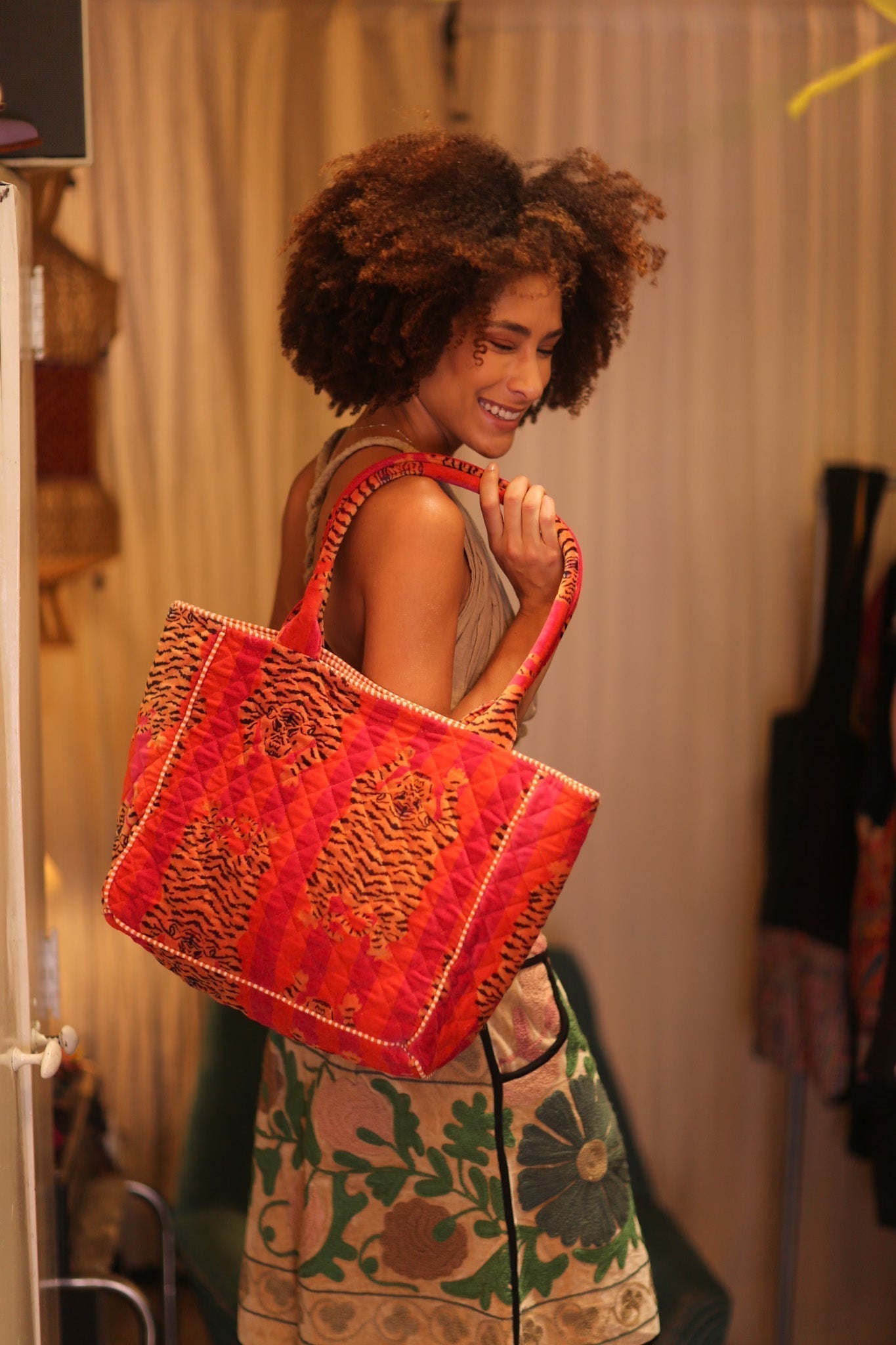VELVET TOTE BAG ORANGE TIGER - MOMO STUDIO BERLIN - Berlin Concept Store - sustainable & ethical fashion