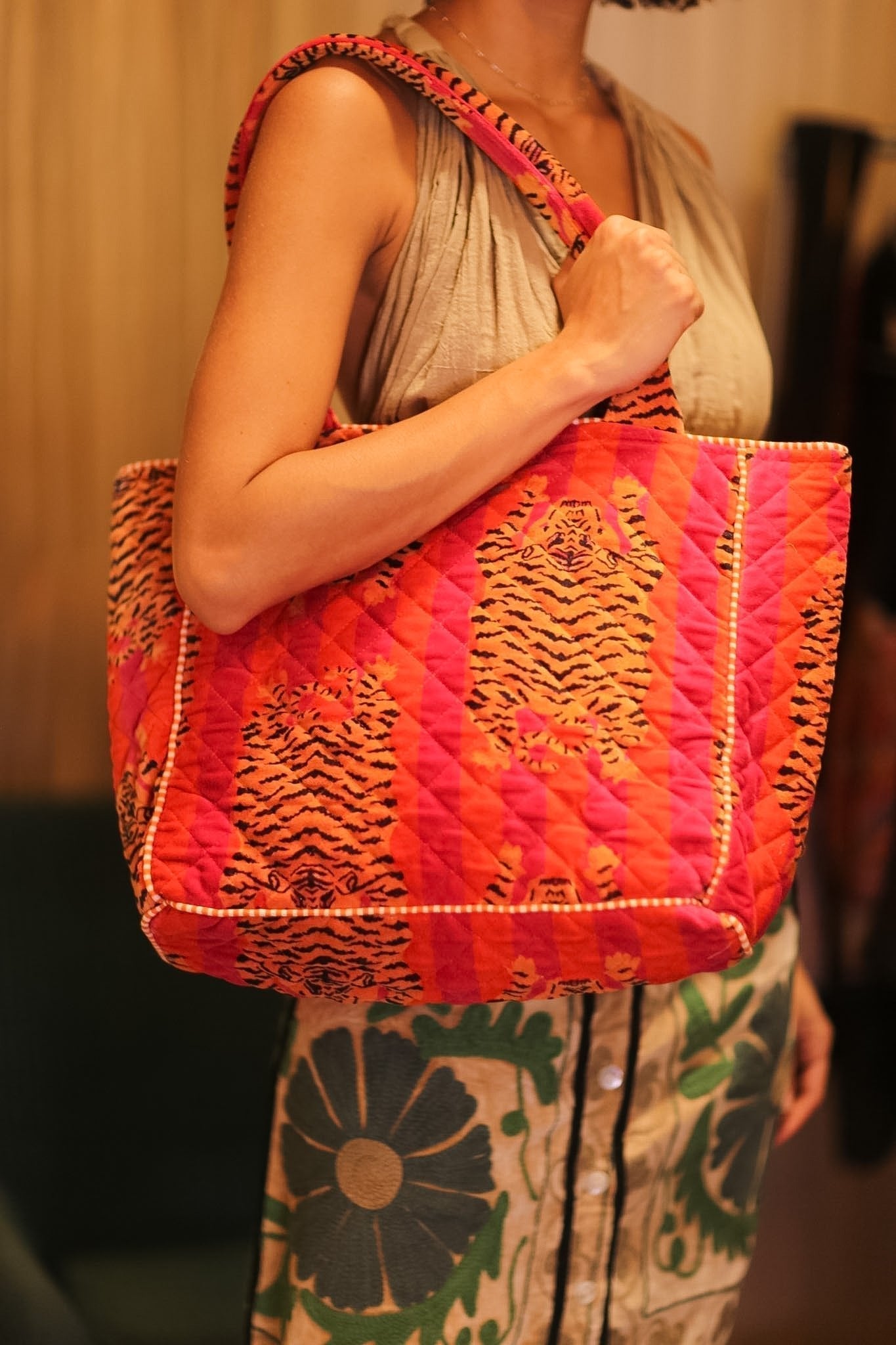 VELVET TOTE BAG ORANGE TIGER - MOMO STUDIO BERLIN - Berlin Concept Store - sustainable & ethical fashion