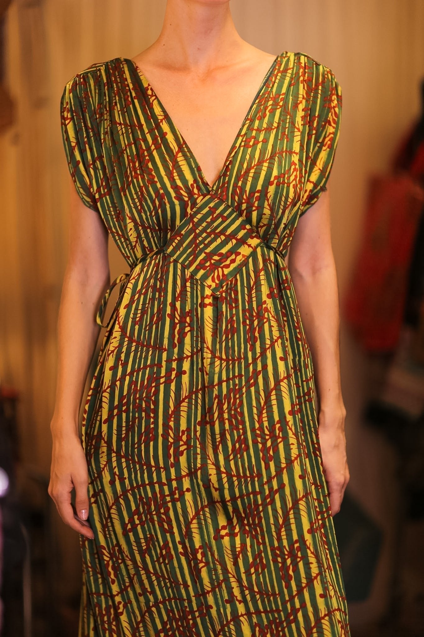 VICTORIA SILK DRESS BAMREST - BANGKOK TAILOR CLOTHING STORE - HANDMADE CLOTHING