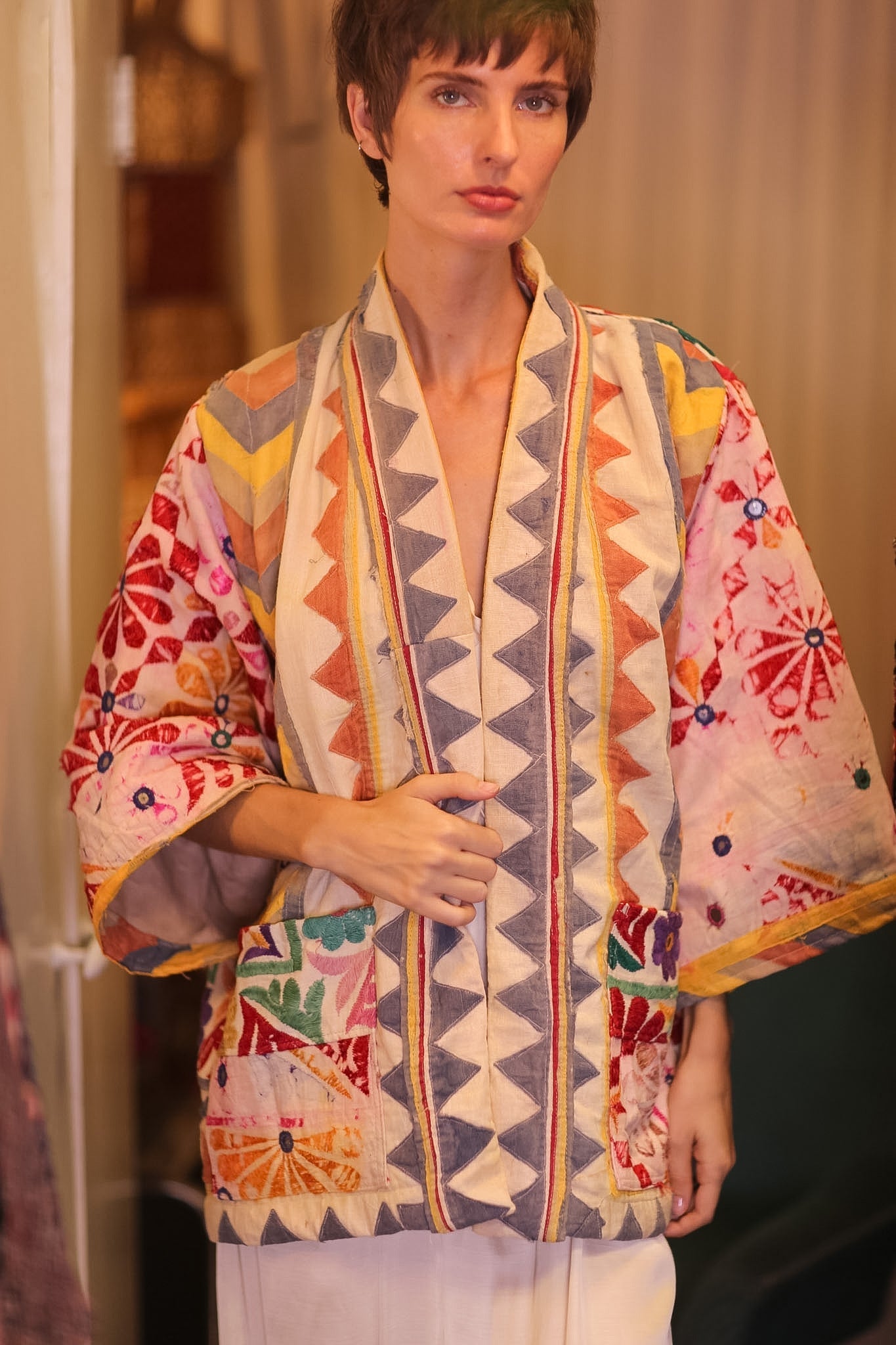 VINTAGE ANTIQUE EMBROIDERED SHORT KIMONO AMBERT - MOMO STUDIO BERLIN - Berlin Concept Store - sustainable & ethical fashion